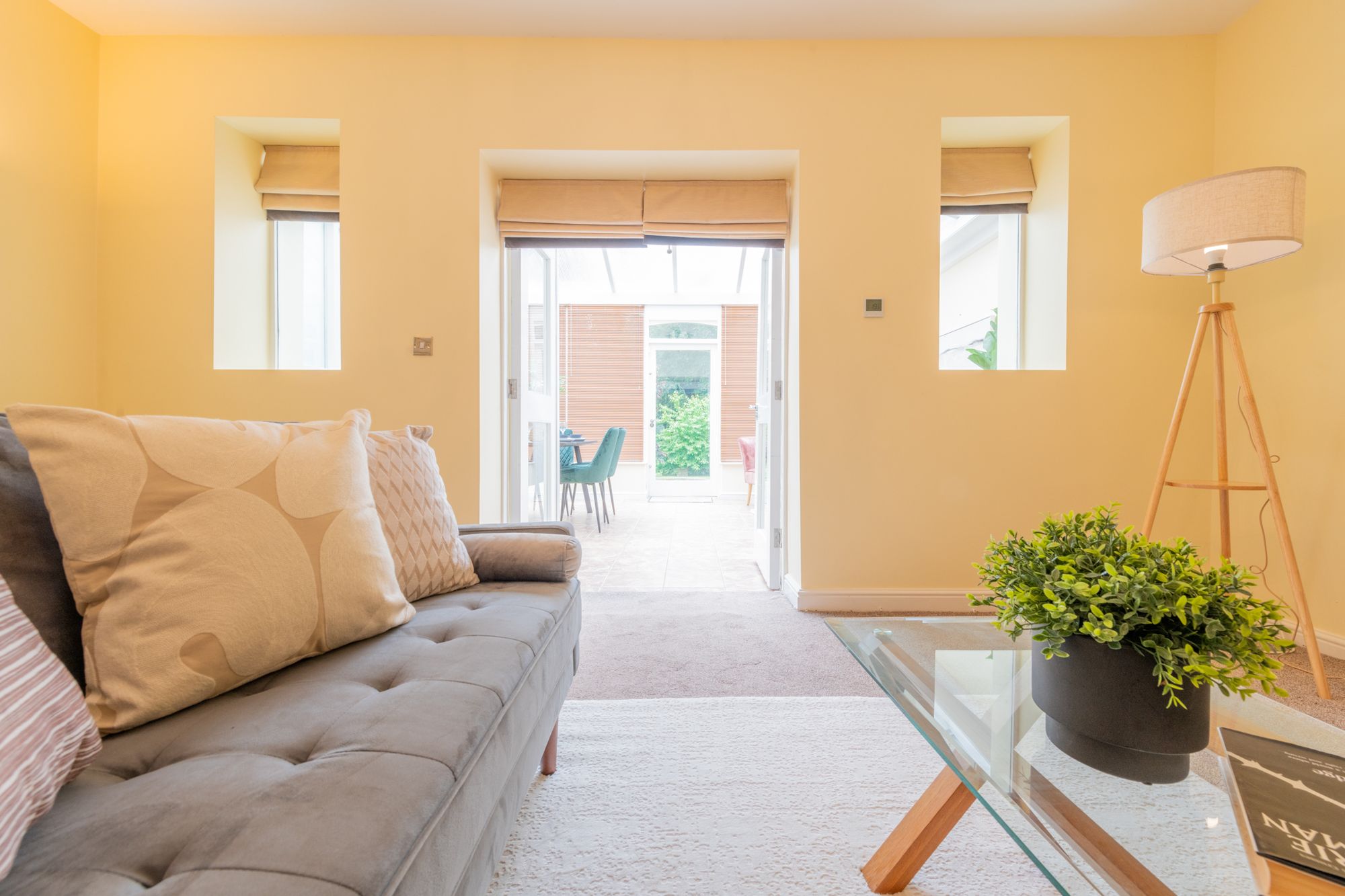2 bed flat for sale in Sinderhill Court, Halifax  - Property Image 2