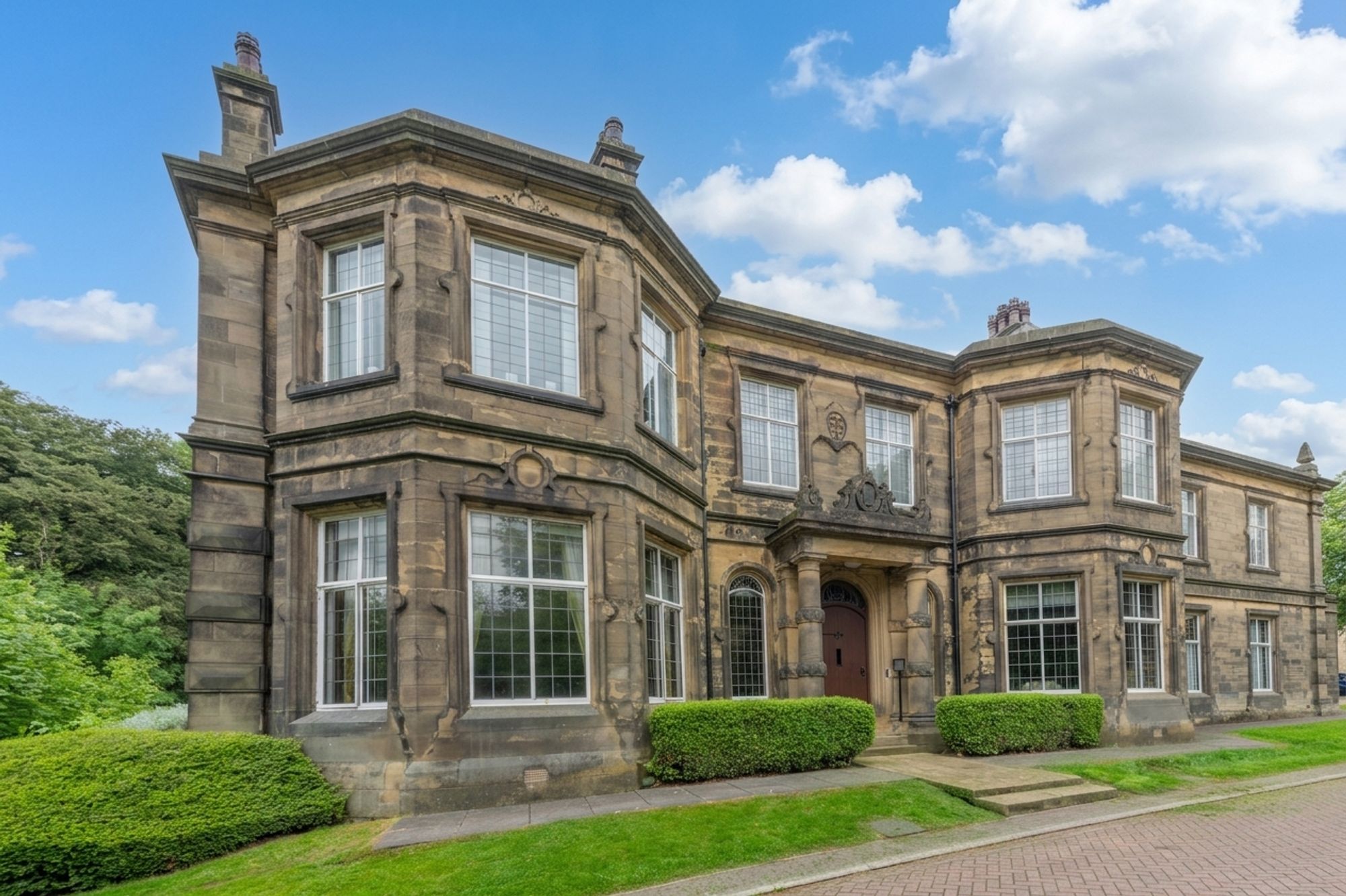 2 bed flat for sale in Sinderhill Court, Halifax  - Property Image 1