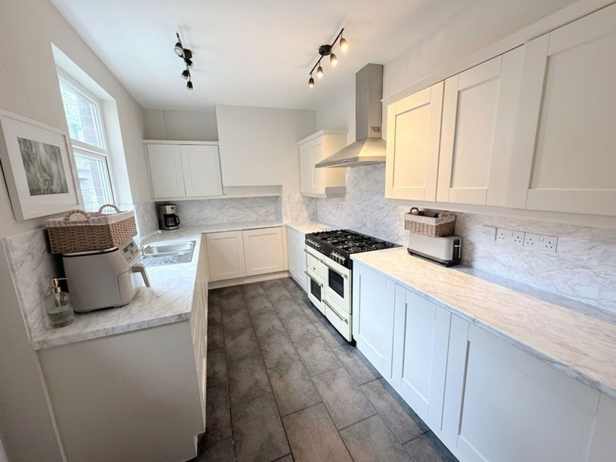 4 bed end of terrace house to rent in Burnley Road, Todmorden 8