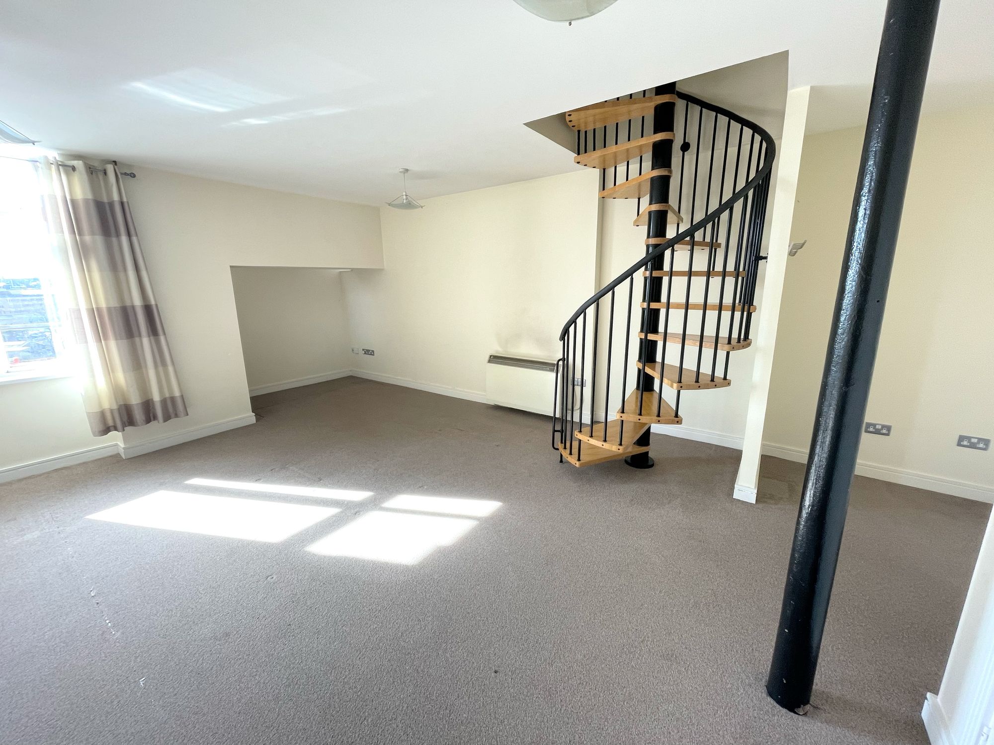 2 bed flat to rent in Garden Street North, Halifax 2