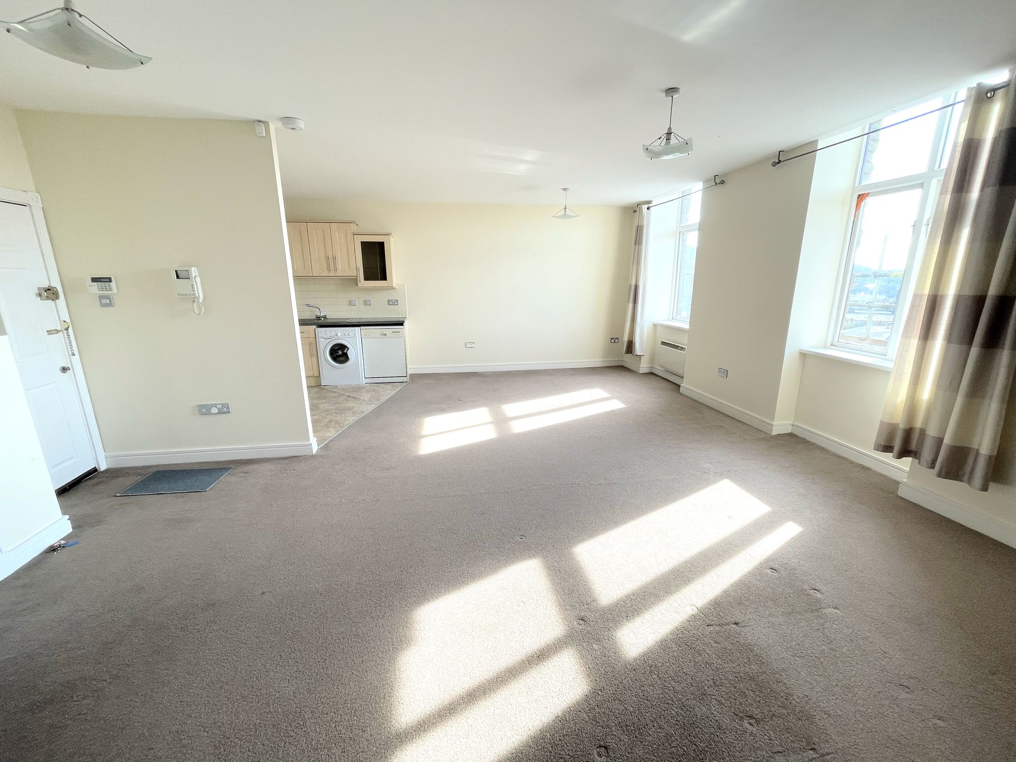 2 bed flat to rent in Garden Street North, Halifax 5