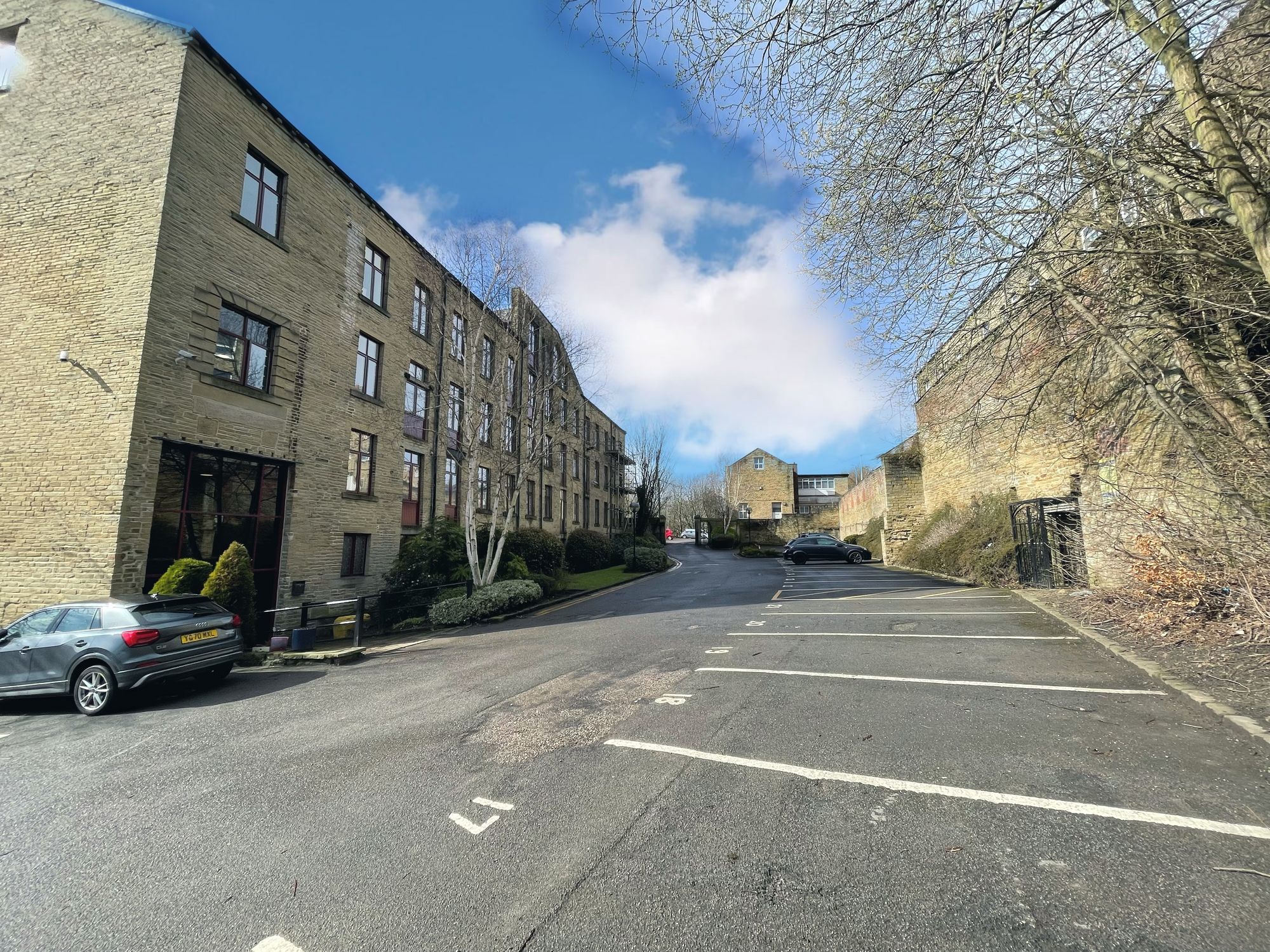2 bed flat to rent in Garden Street North, Halifax 4