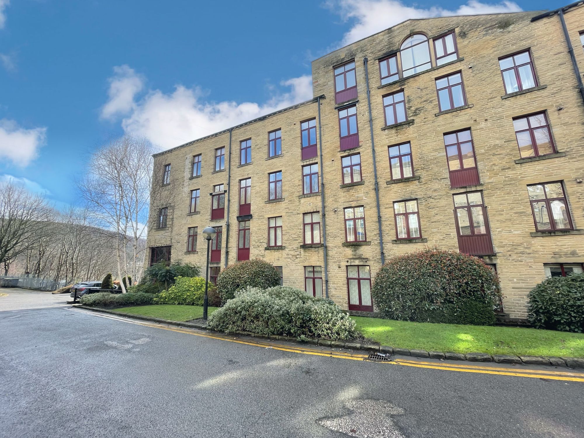 2 bed flat to rent in Garden Street North, Halifax, HX3