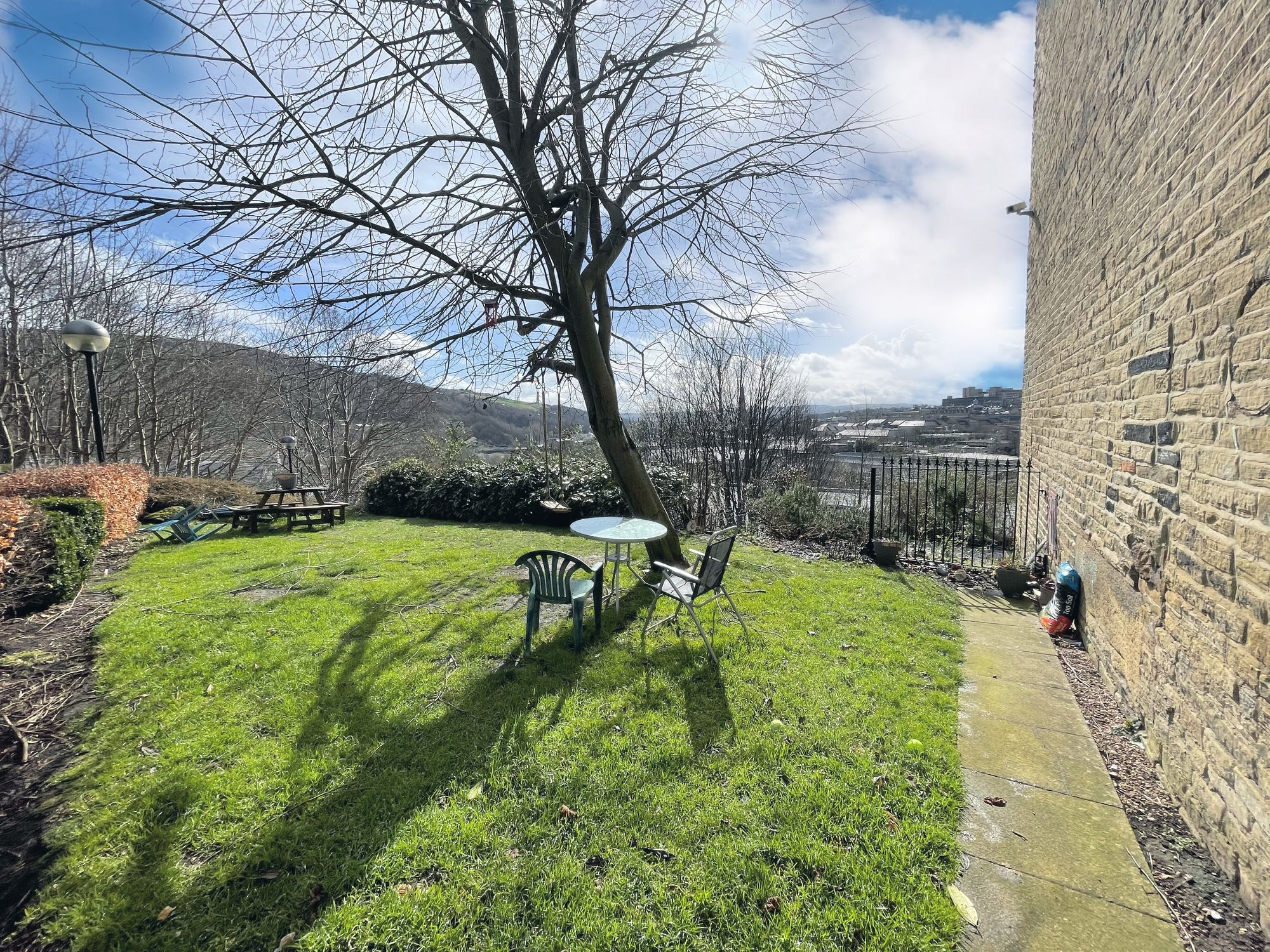 2 bed flat to rent in Garden Street North, Halifax  - Property Image 16