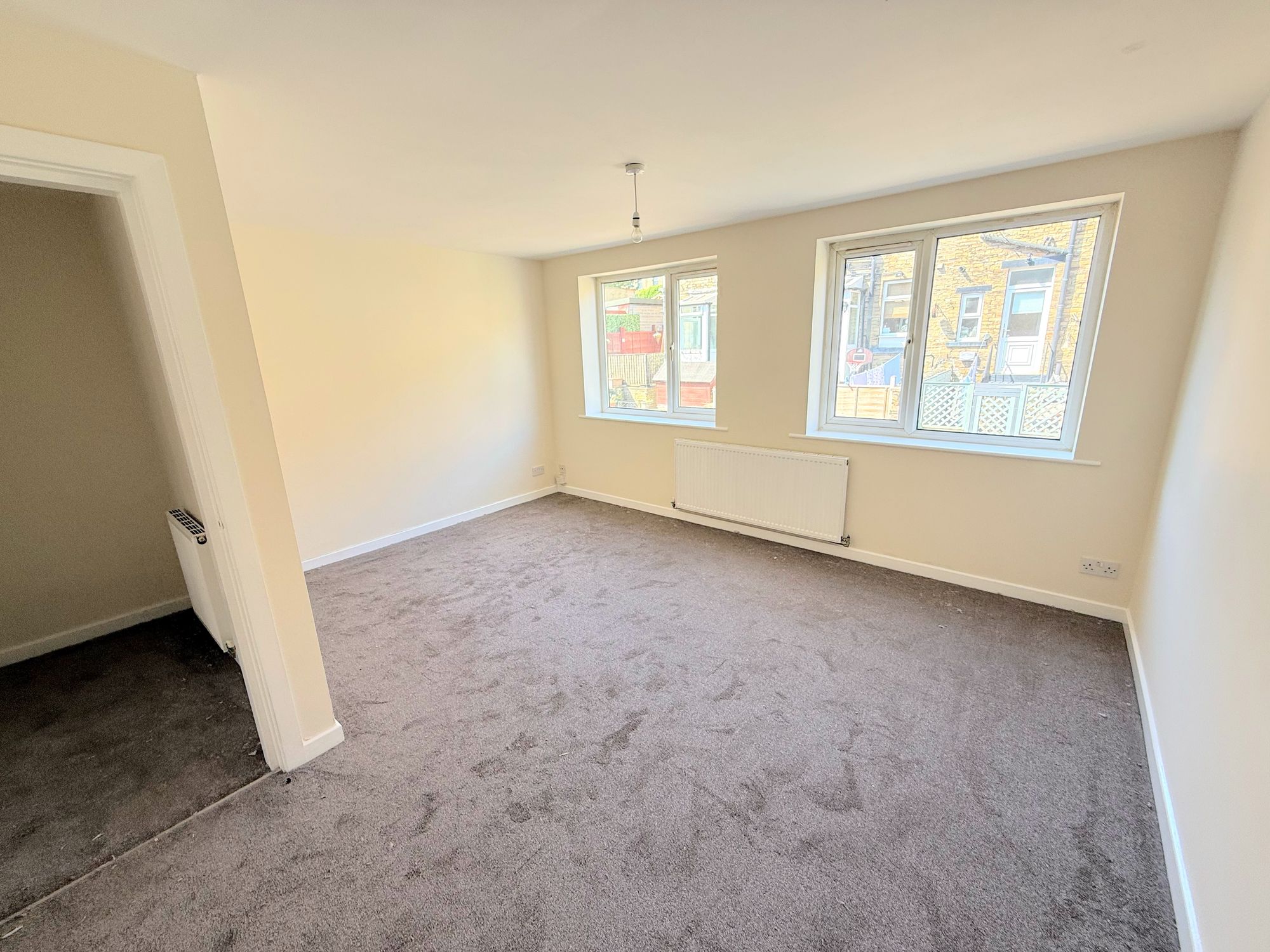 4 bed to rent in Stanley Street, Brighouse  - Property Image 3