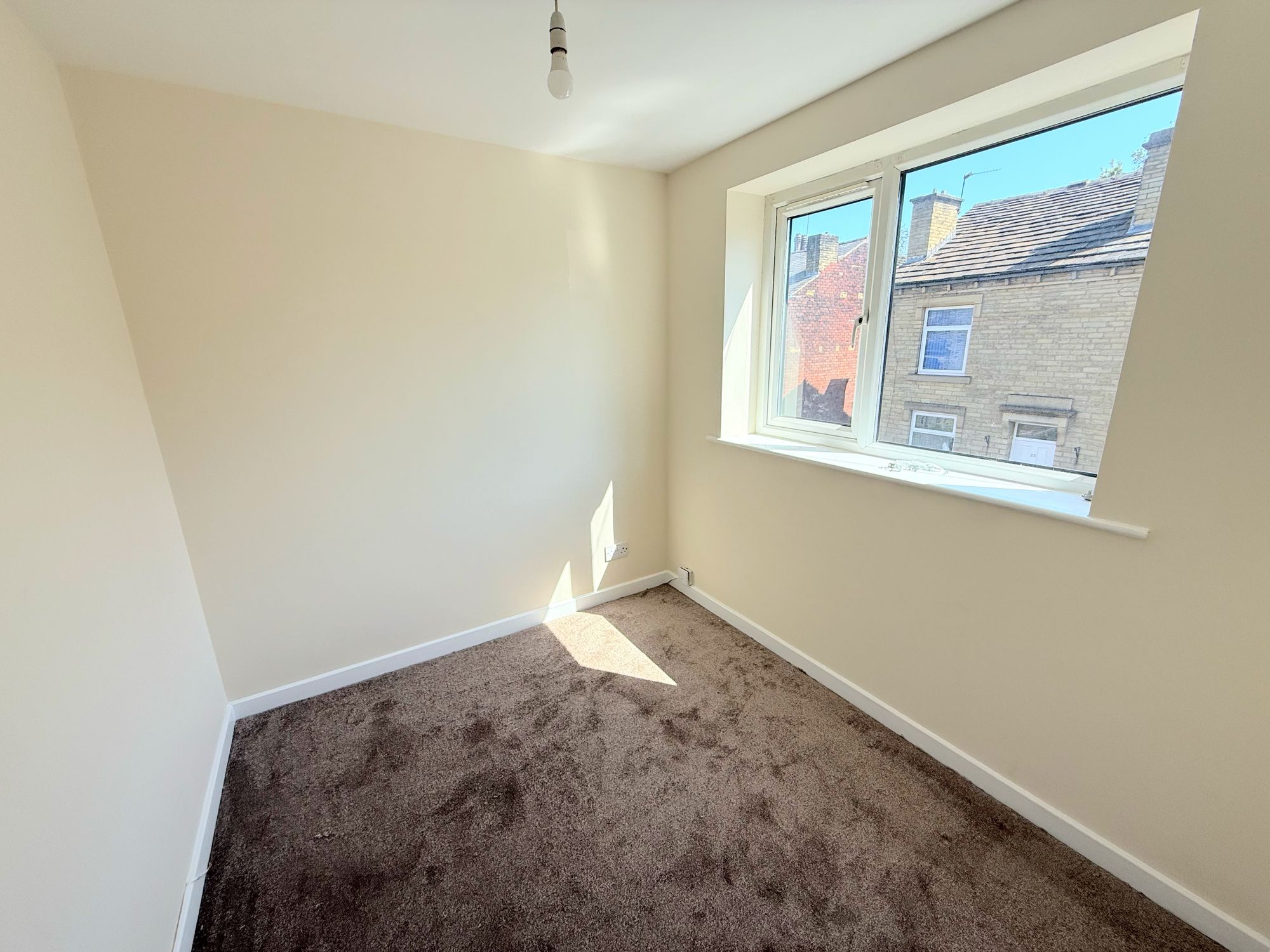 4 bed to rent in Stanley Street, Brighouse  - Property Image 12