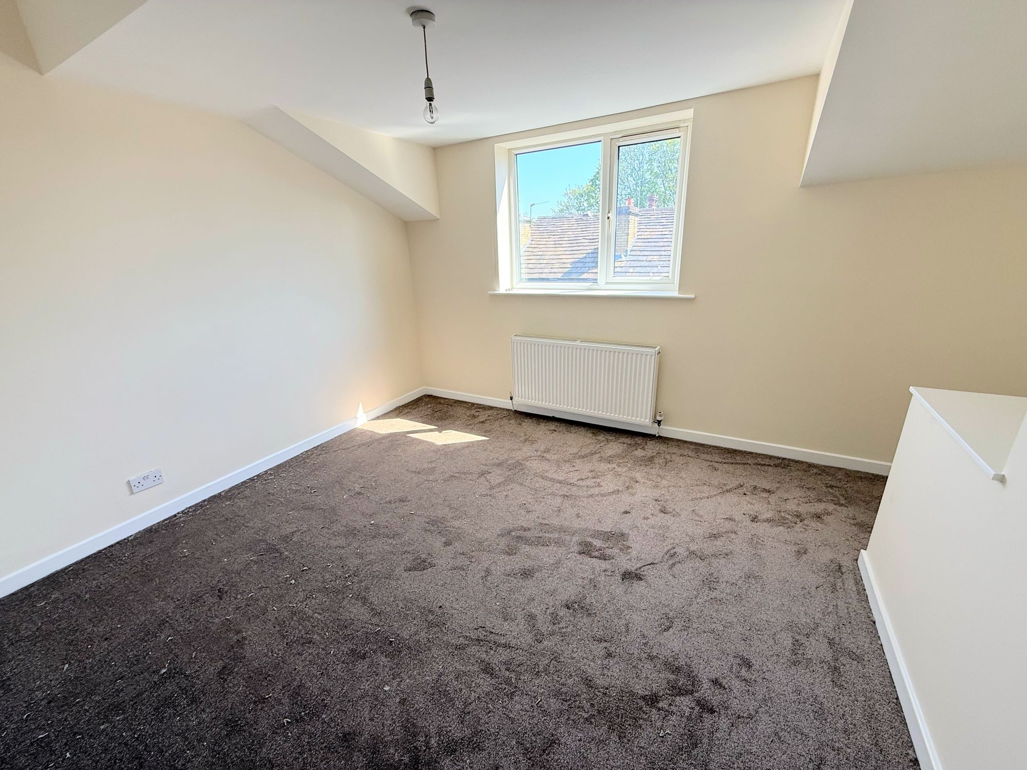 4 bed to rent in Stanley Street, Brighouse 3