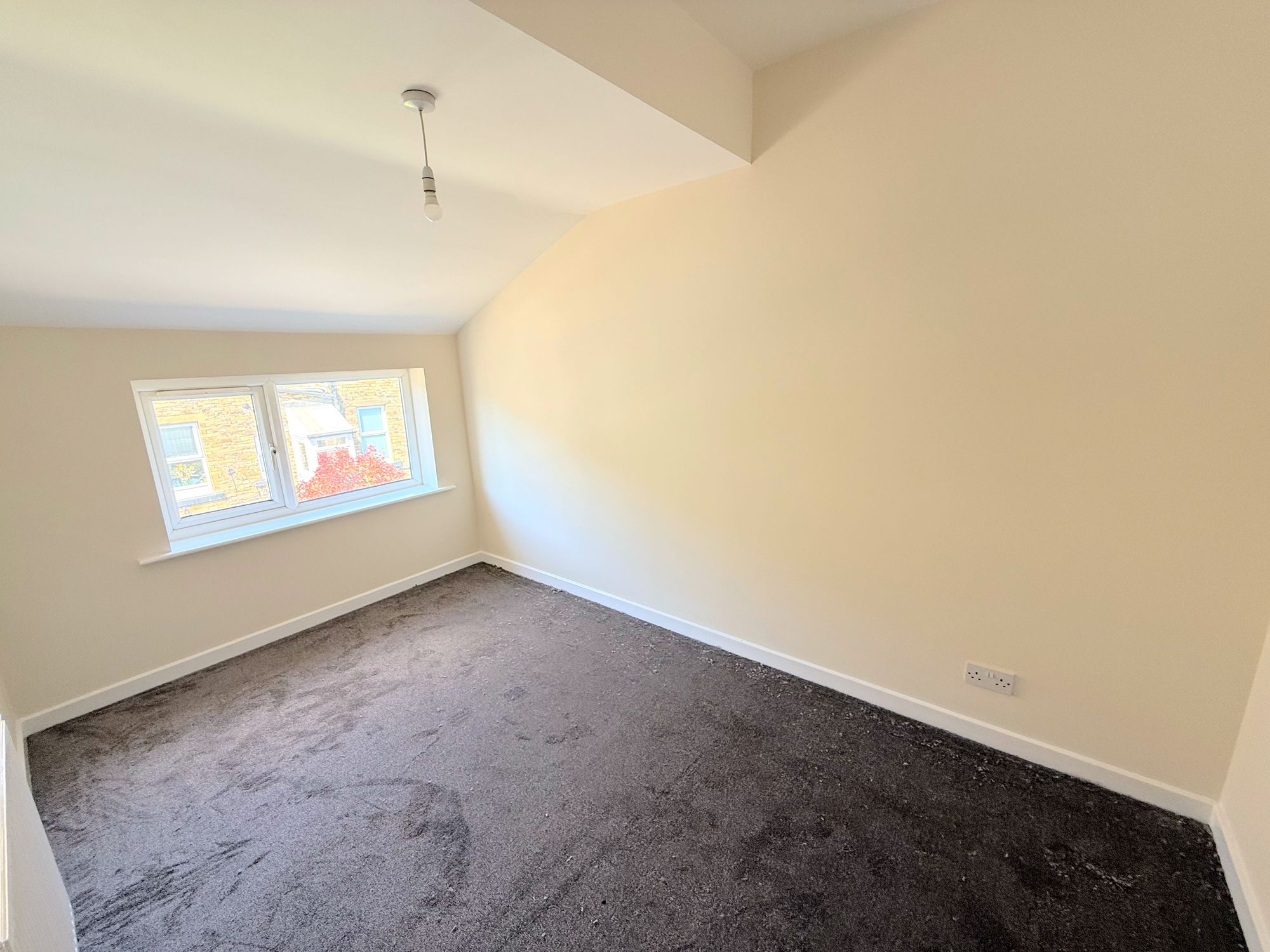 4 bed to rent in Stanley Street, Brighouse 9