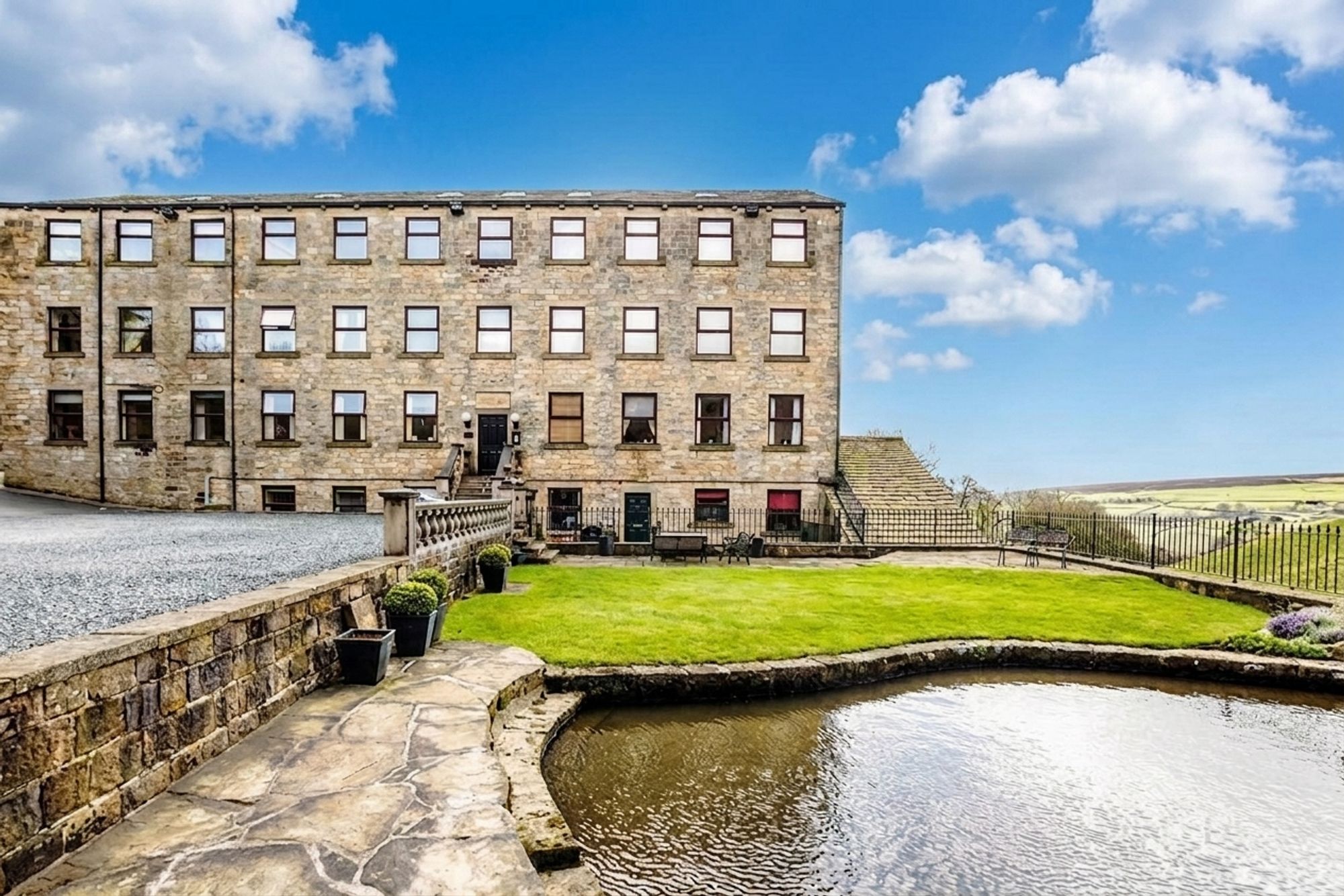 1 bed apartment for sale in Kell Lane, Halifax  - Property Image 1