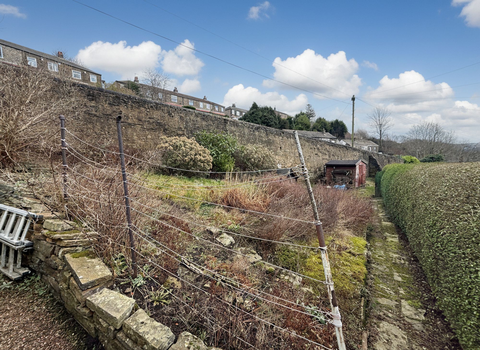 3 bed mid-terraced house for sale in Lower Range, Halifax 28