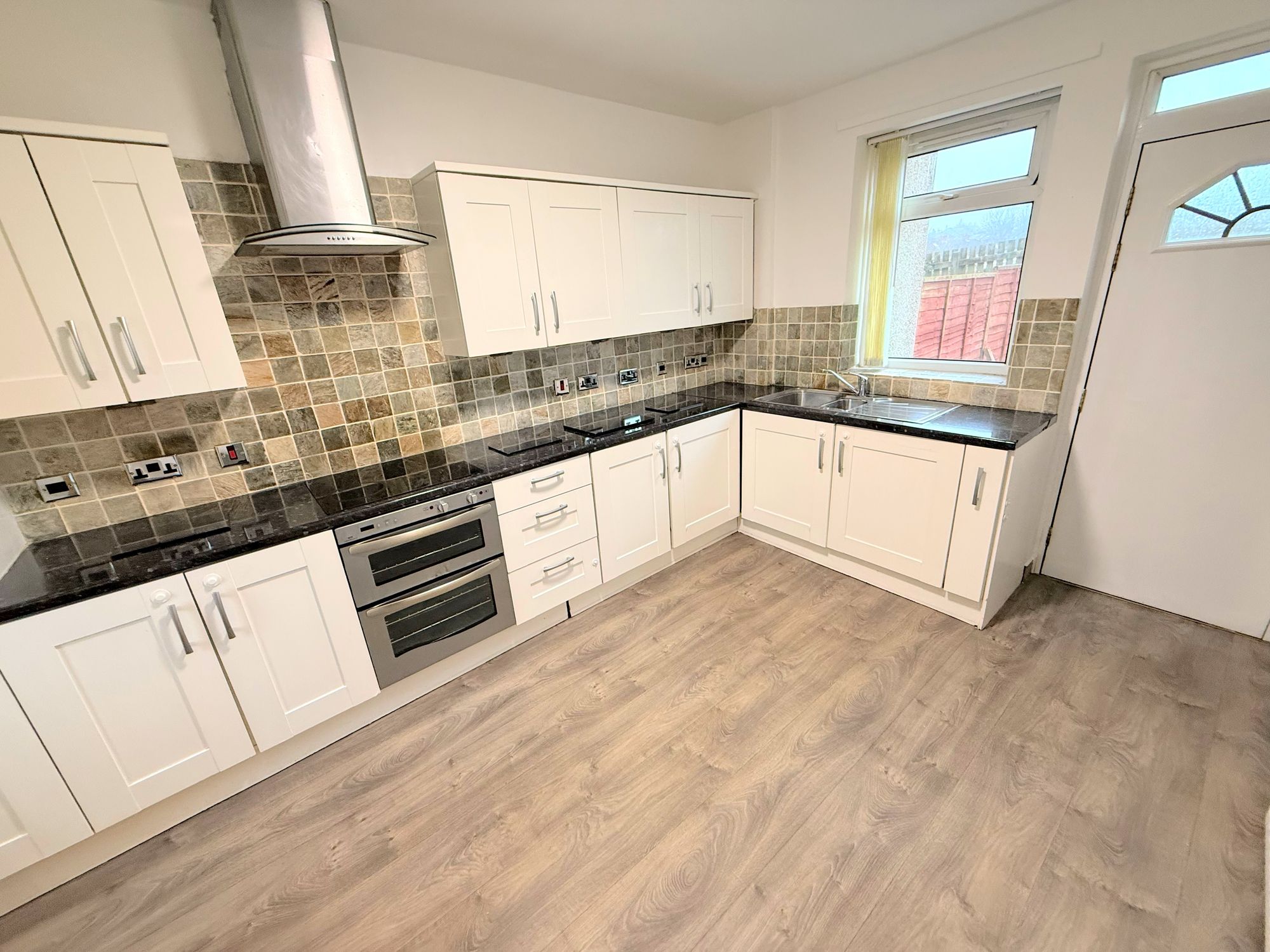 2 bed mid-terraced house for sale in Ovenden Way, Halifax 7