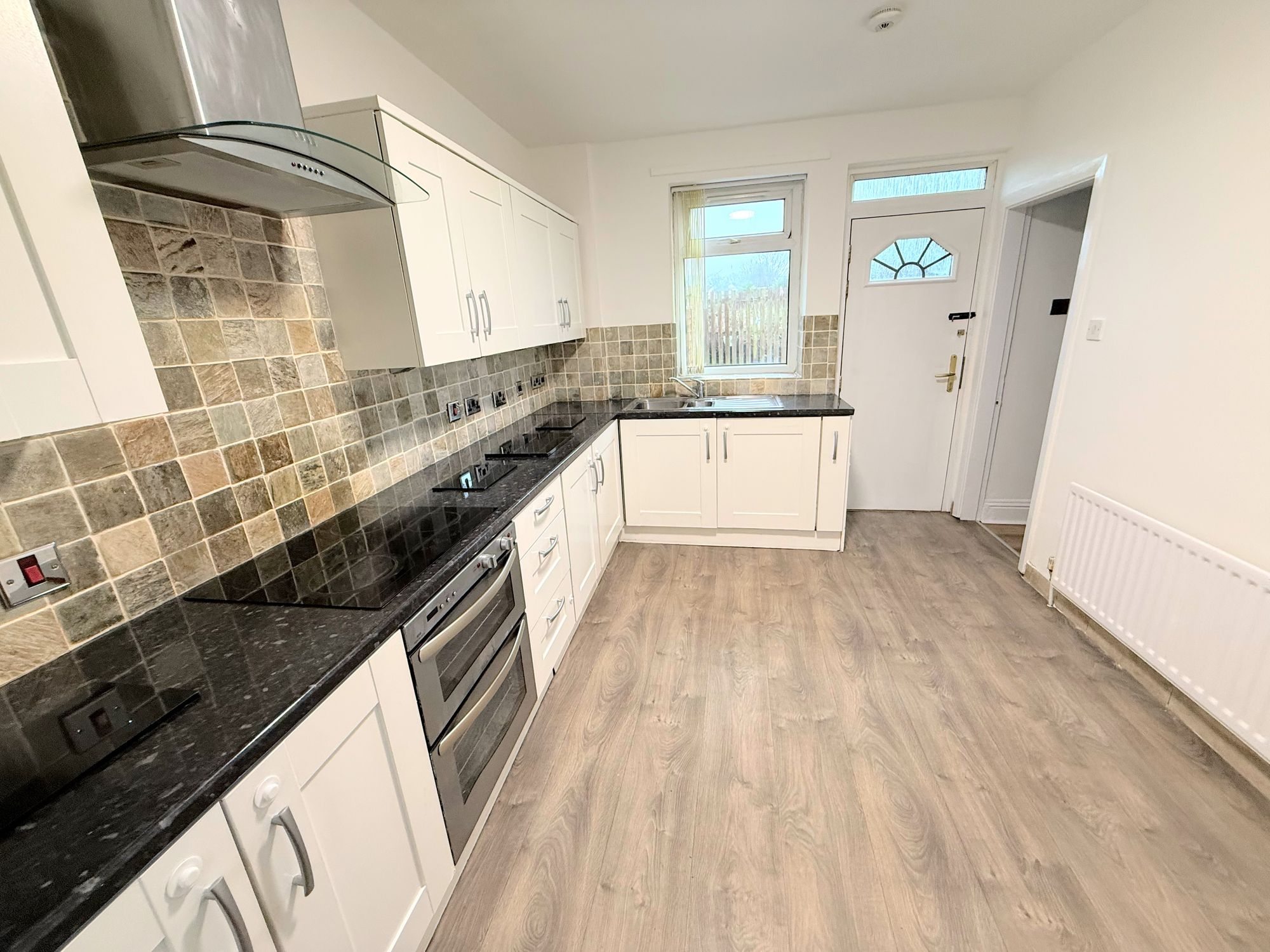 2 bed mid-terraced house for sale in Ovenden Way, Halifax 6