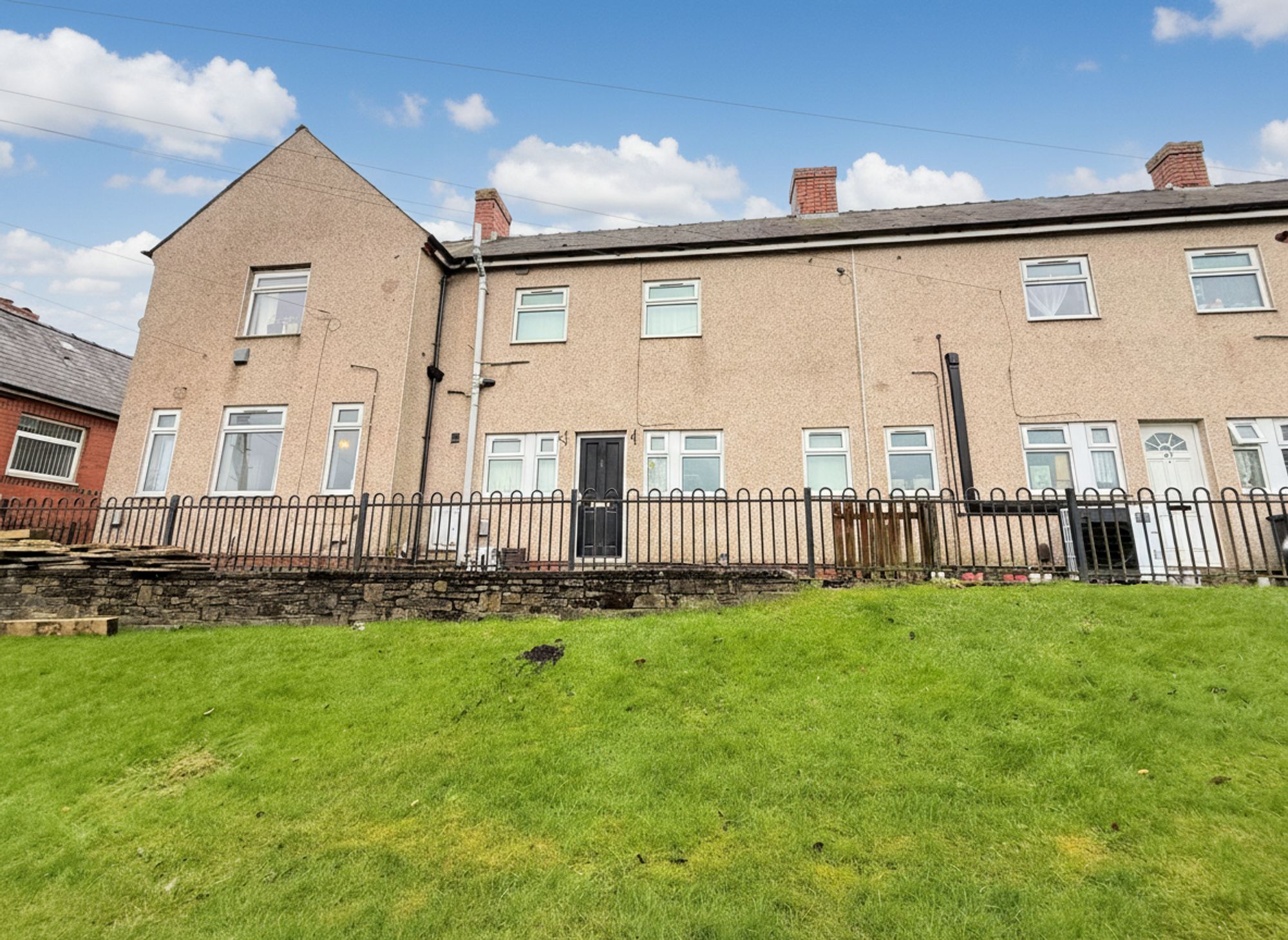 2 bed mid-terraced house for sale in Ovenden Way, Halifax, HX3 