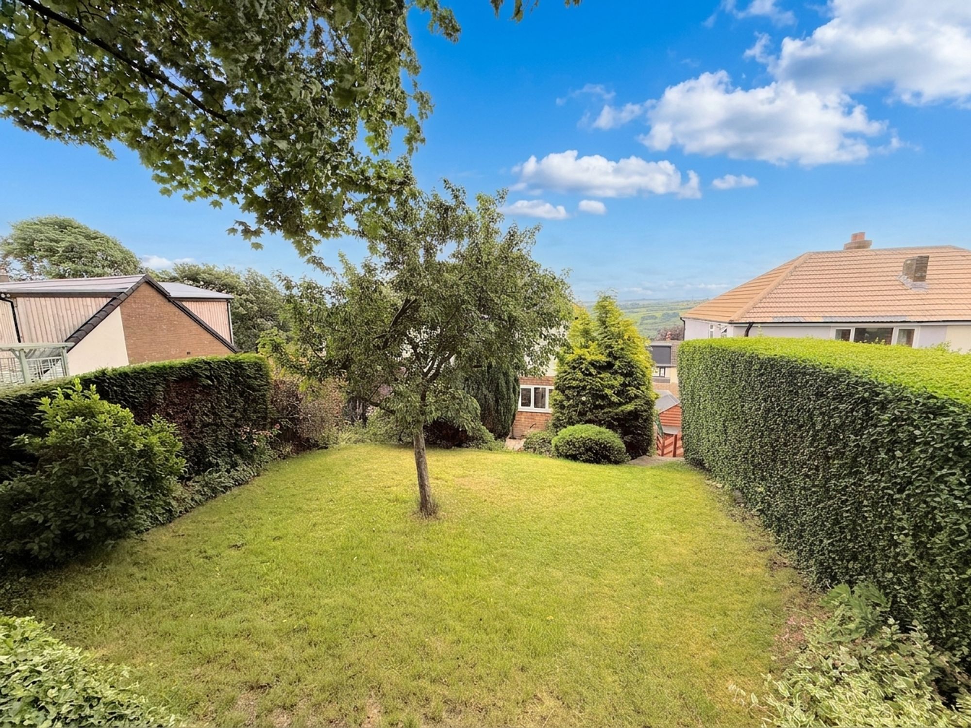 3 bed semi-detached house for sale in Hill View Gardens, Halifax  - Property Image 28