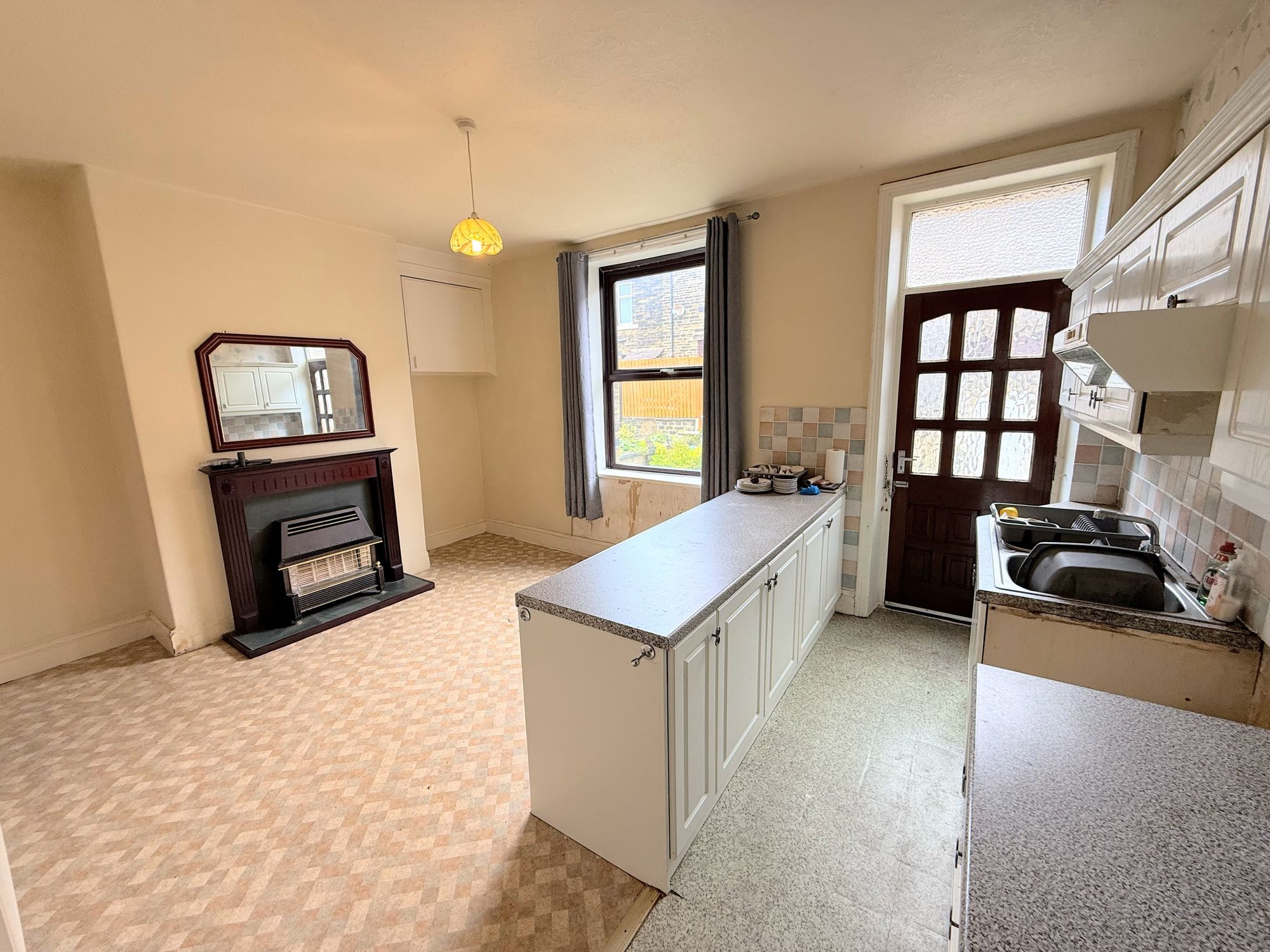 3 bed terraced house for sale in Woodside Grove, Halifax  - Property Image 3