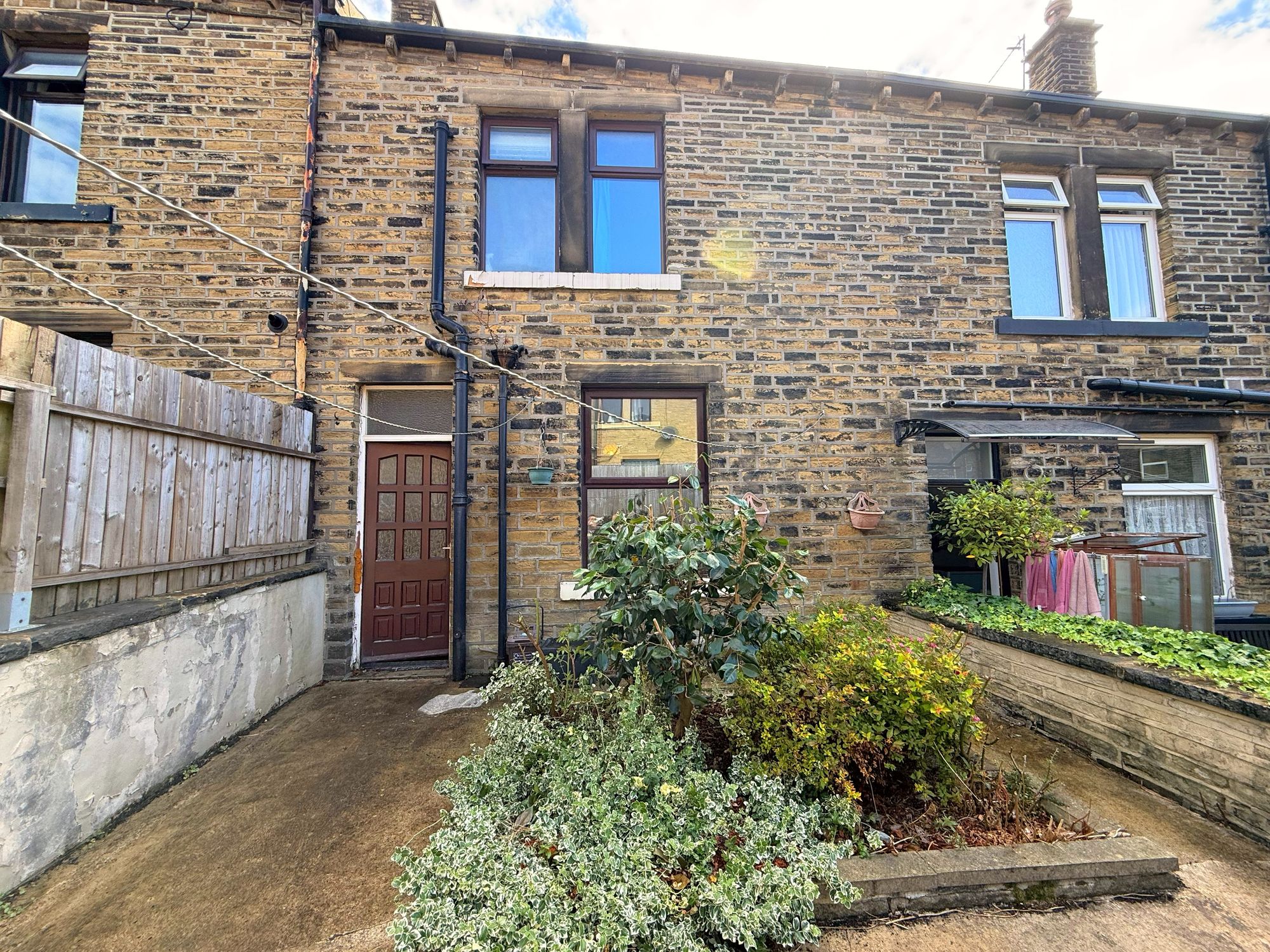 3 bed terraced house for sale in Woodside Grove, Halifax  - Property Image 4