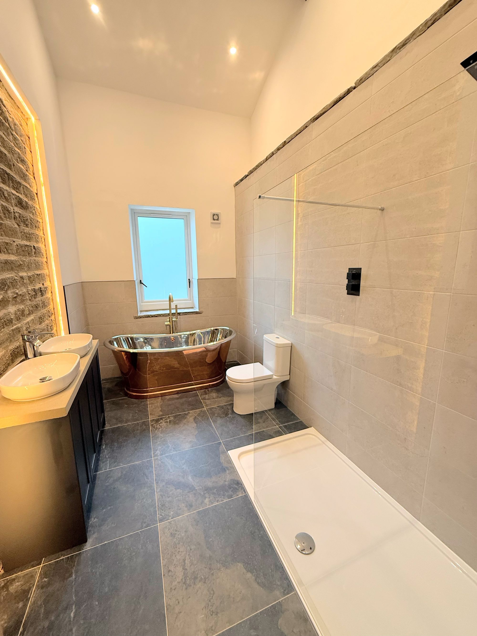 4 bed house for sale in Ovenden Wood, Halifax  - Property Image 3