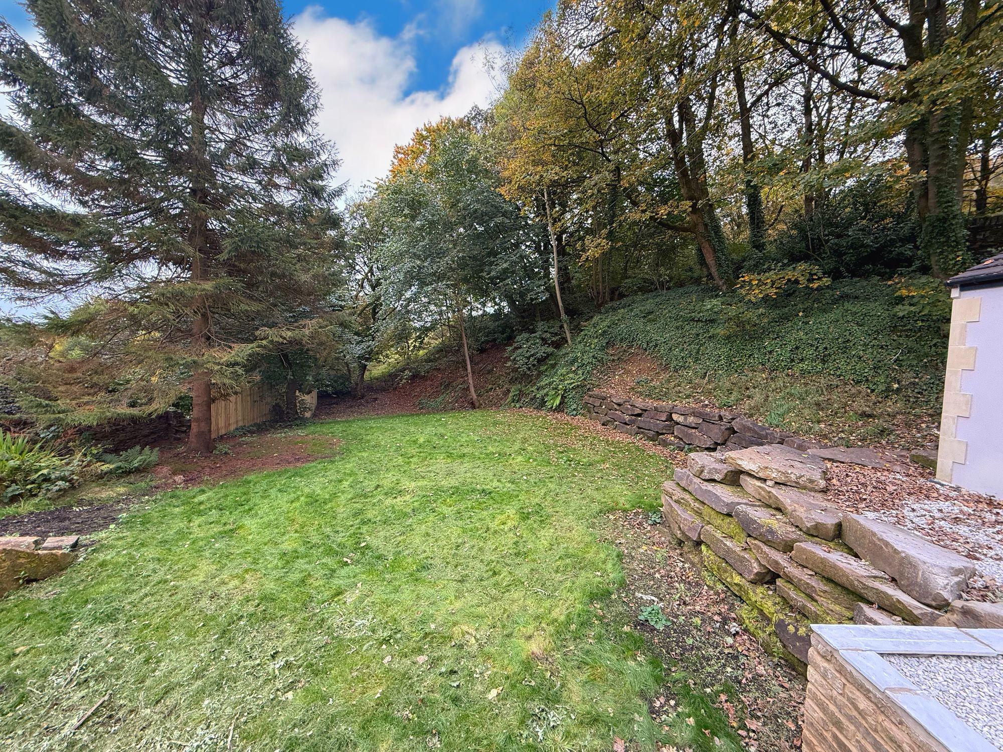 4 bed house for sale in Ovenden Wood, Halifax 3