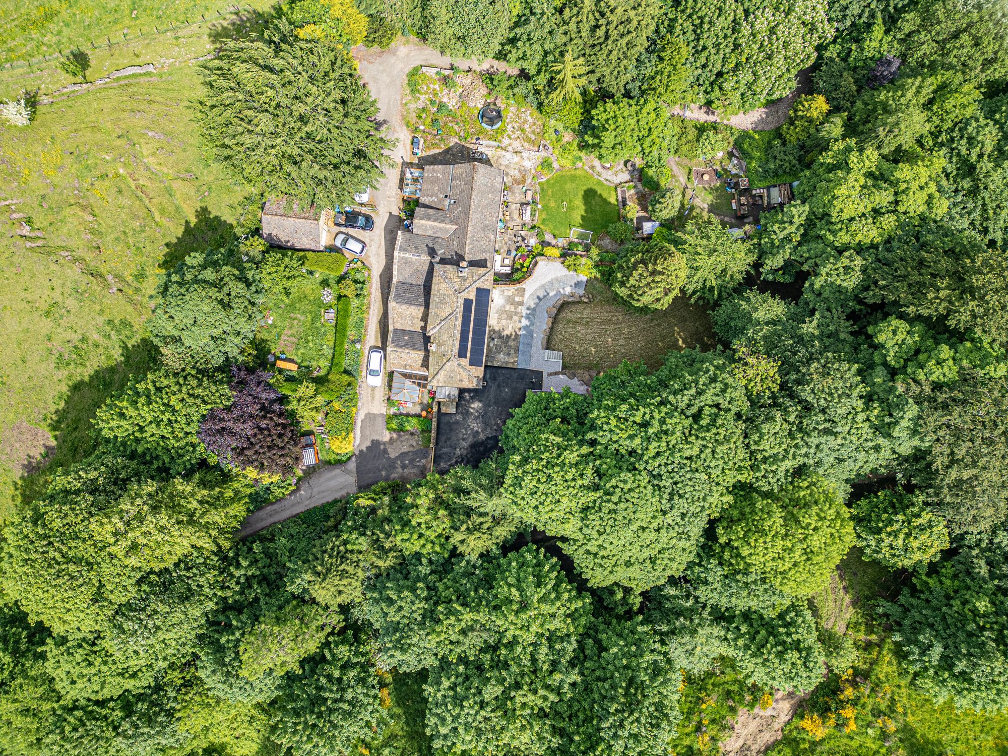 4 bed house for sale in Ovenden Wood, Halifax  - Property Image 35