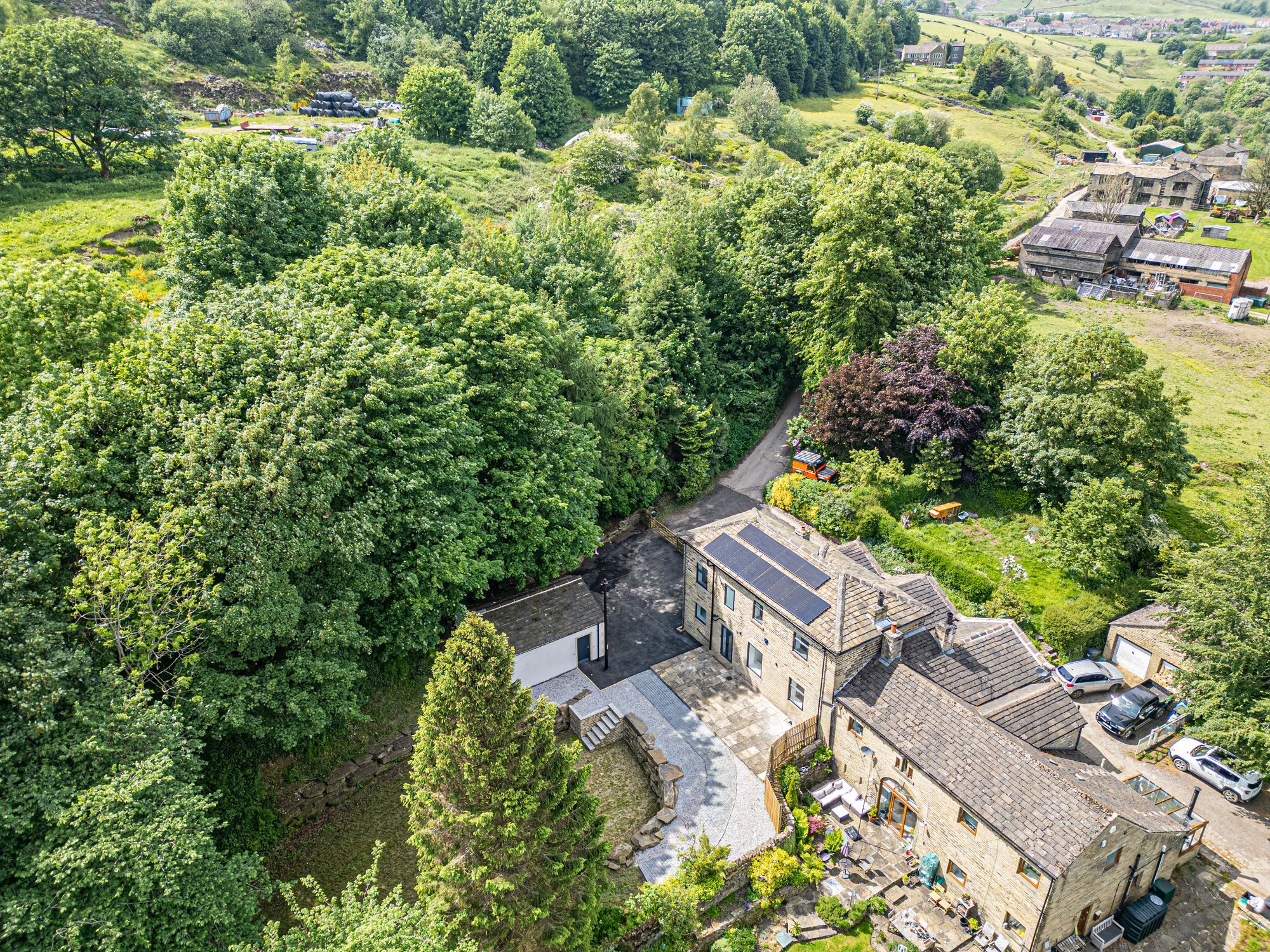 4 bed house for sale in Ovenden Wood, Halifax 32