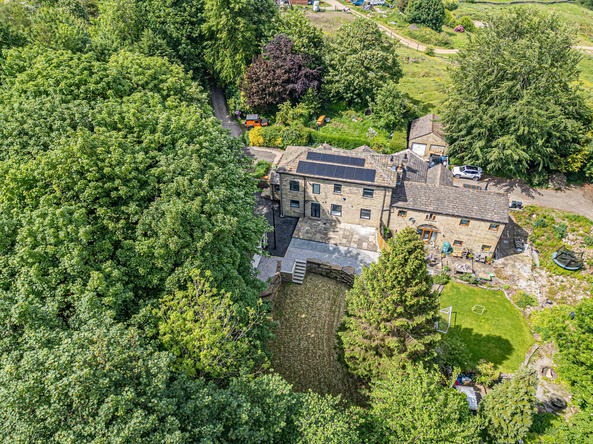 4 bed house for sale in Ovenden Wood, Halifax  - Property Image 32