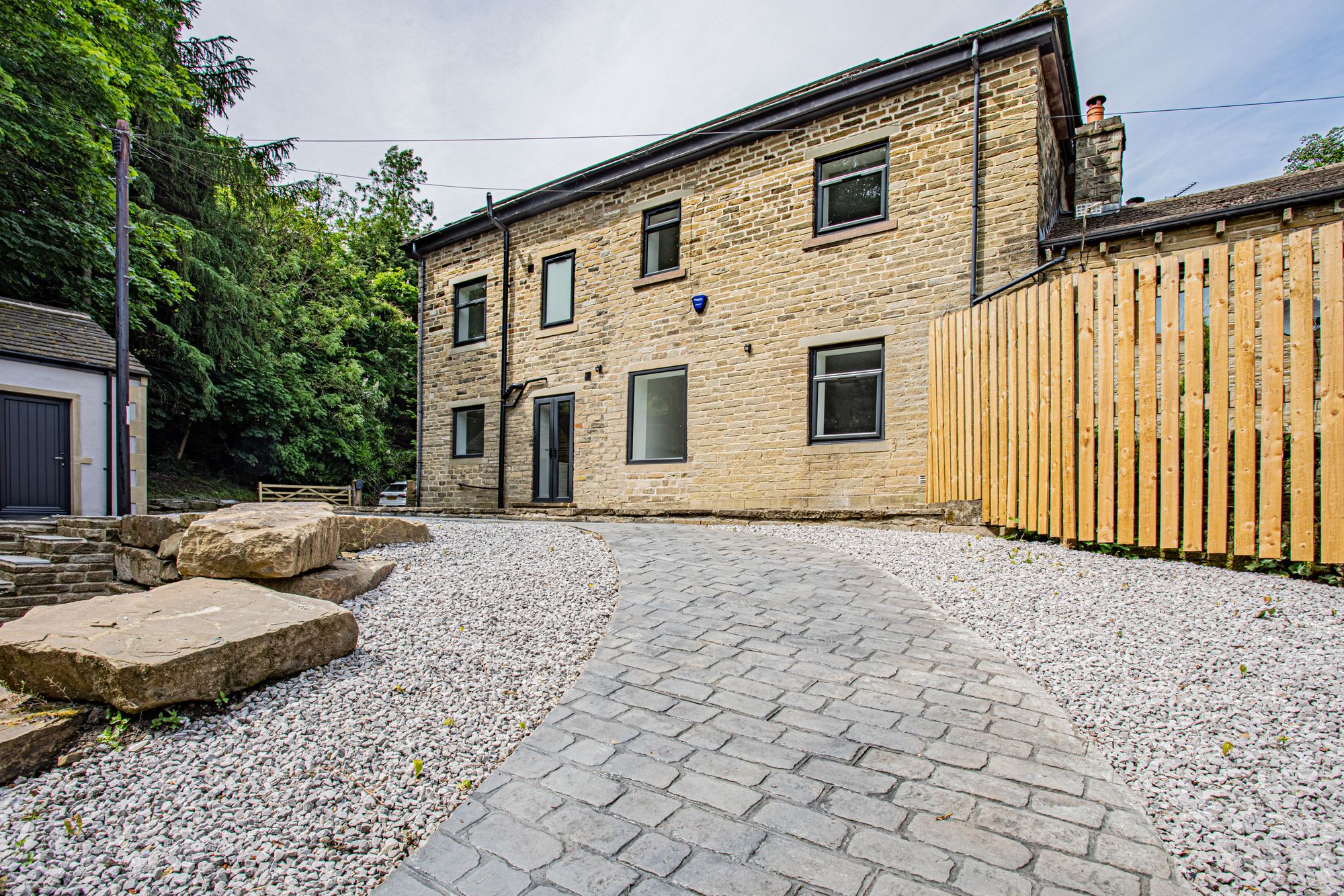 4 bed house for sale in Ovenden Wood, Halifax 4
