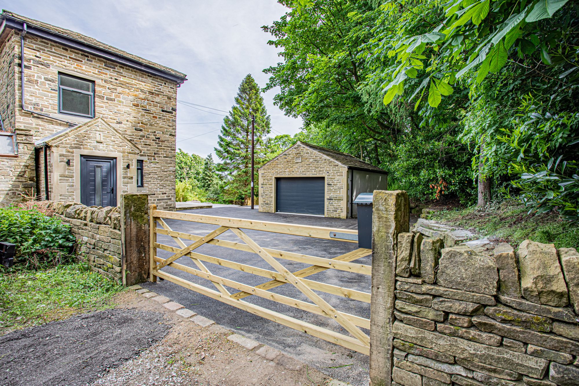 4 bed house for sale in Ovenden Wood, Halifax  - Property Image 23