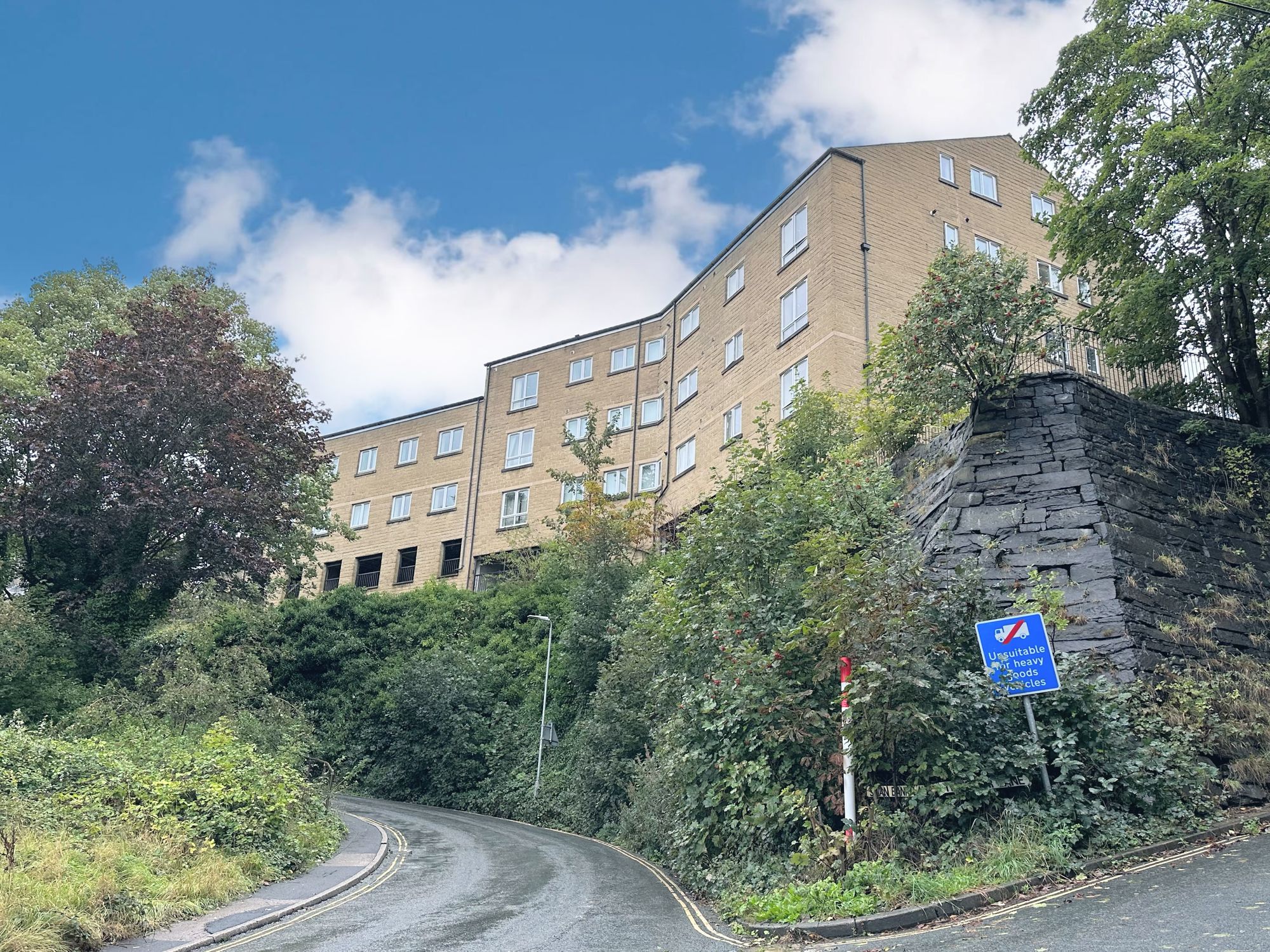 2 bed apartment to rent in Jubilee Street, Halifax, HX3 