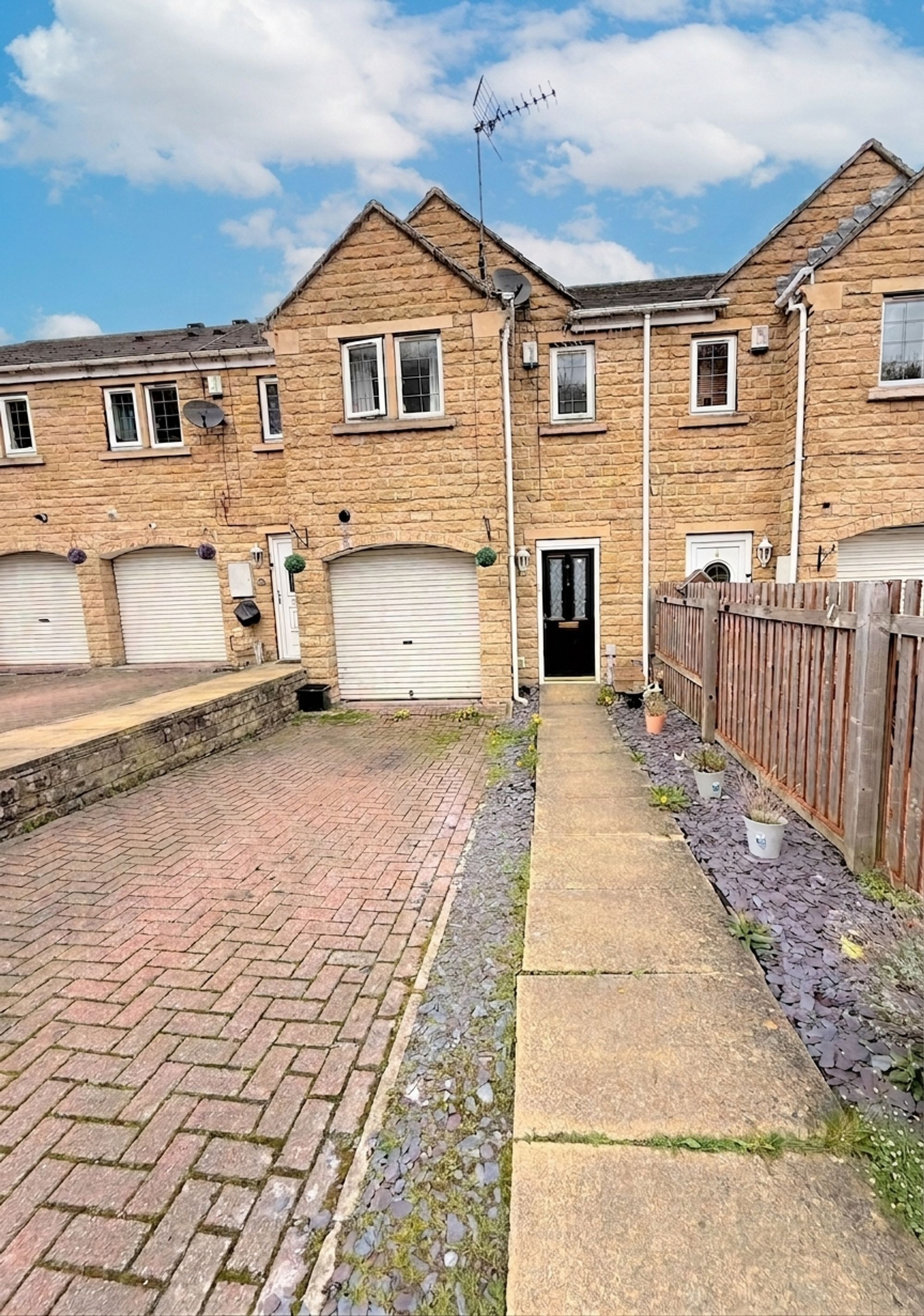 4 bed terraced town house for sale in Princeton Close, Halifax, HX2 