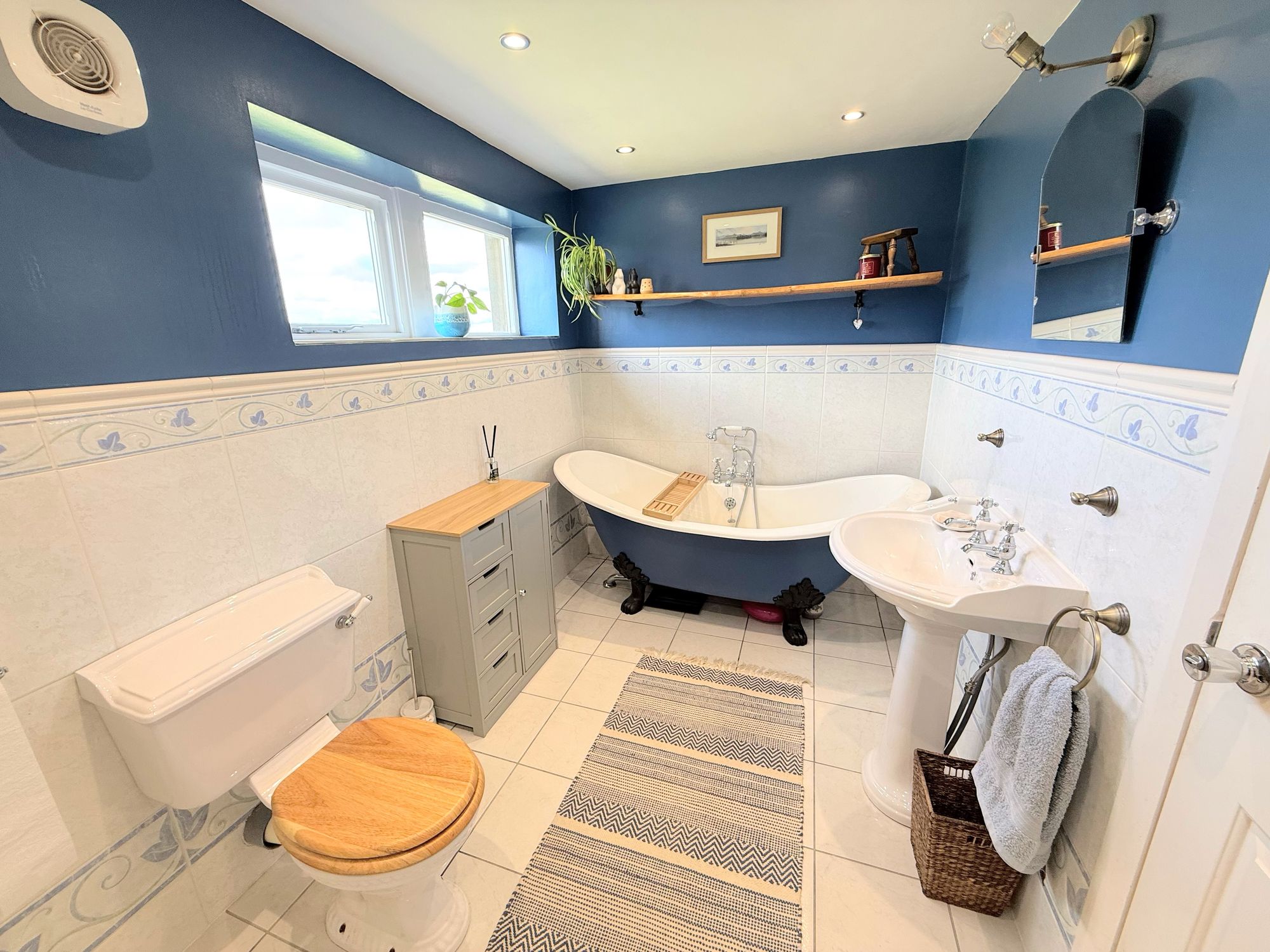 4 bed semi-detached house to rent in Balkram Edge Road, Halifax  - Property Image 26