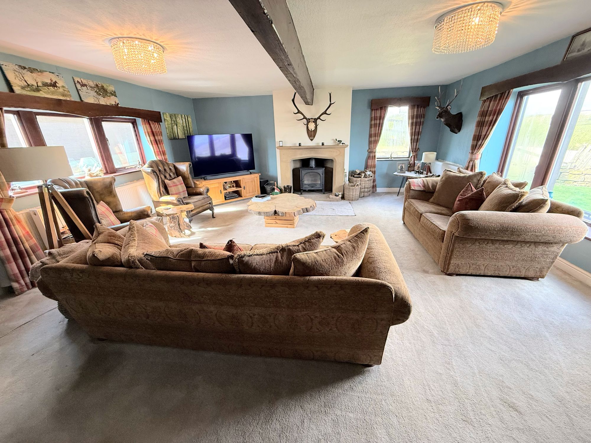 4 bed semi-detached house to rent in Balkram Edge Road, Halifax 2