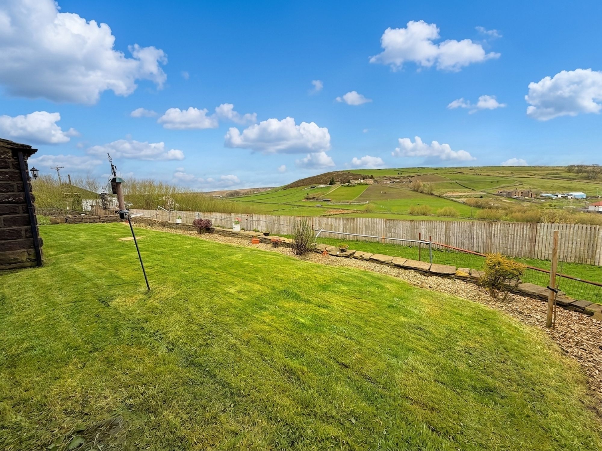 4 bed semi-detached house to rent in Balkram Edge Road, Halifax 3