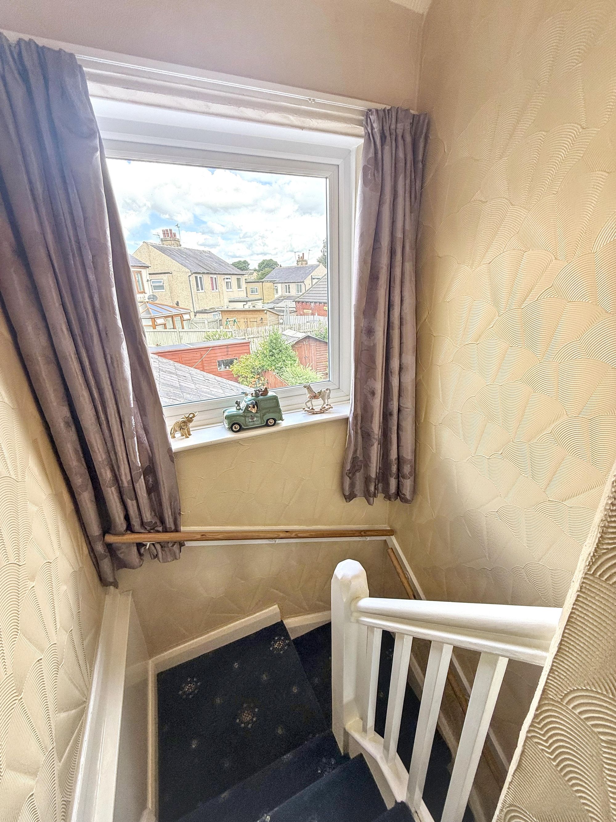 2 bed semi-detached house for sale in Lee Mount Gardens, Halifax  - Property Image 11