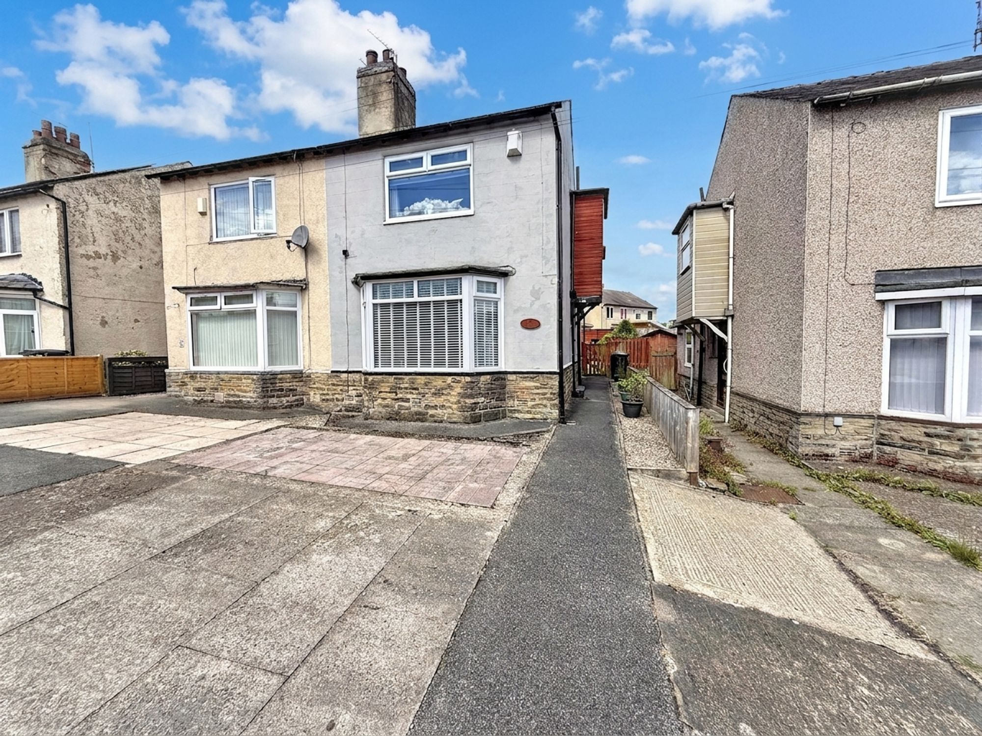 2 bed semi-detached house for sale in Lee Mount Gardens, Halifax 0