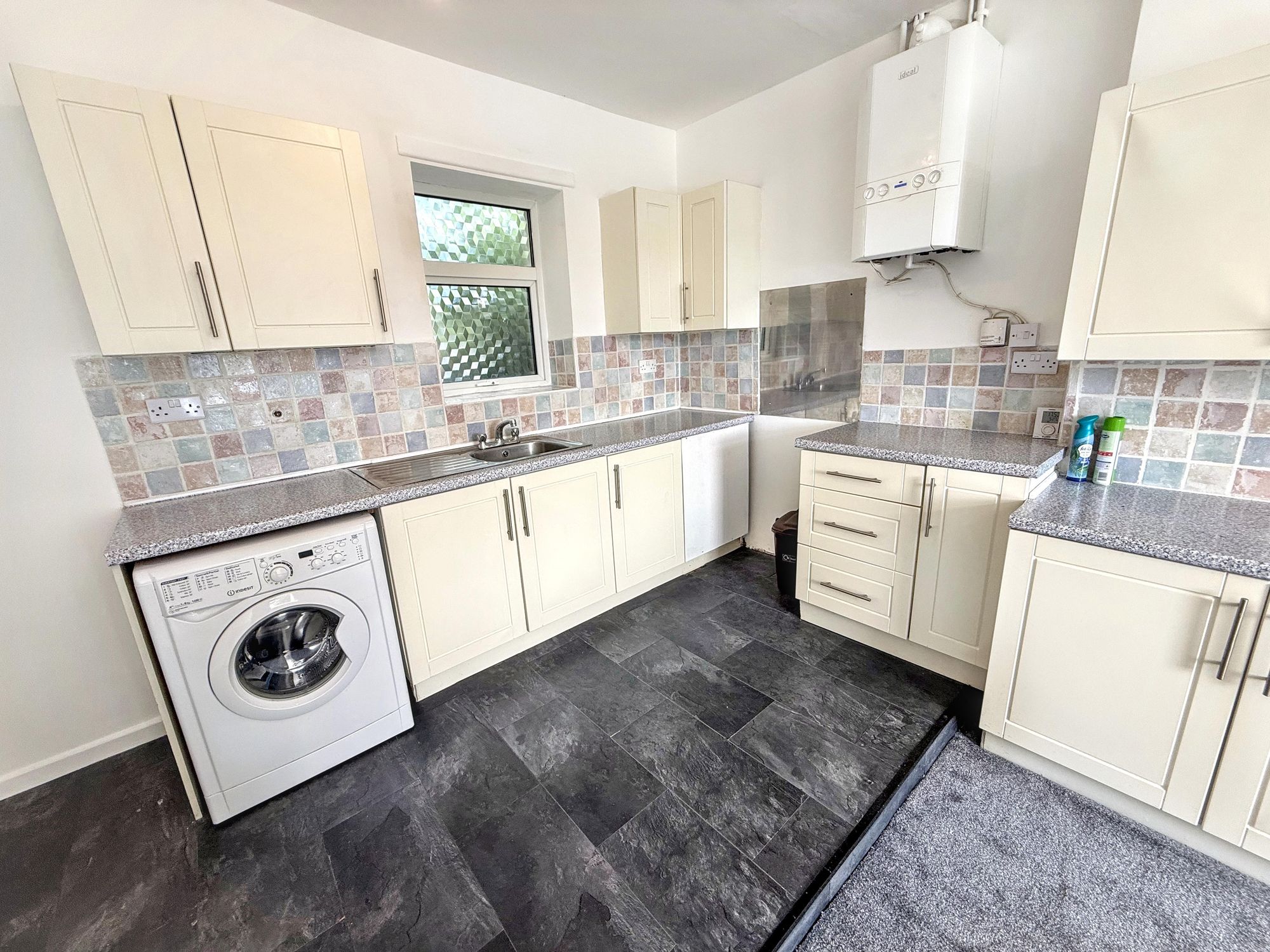 2 bed end of terrace house for sale in Nursery Lane, Halifax 2