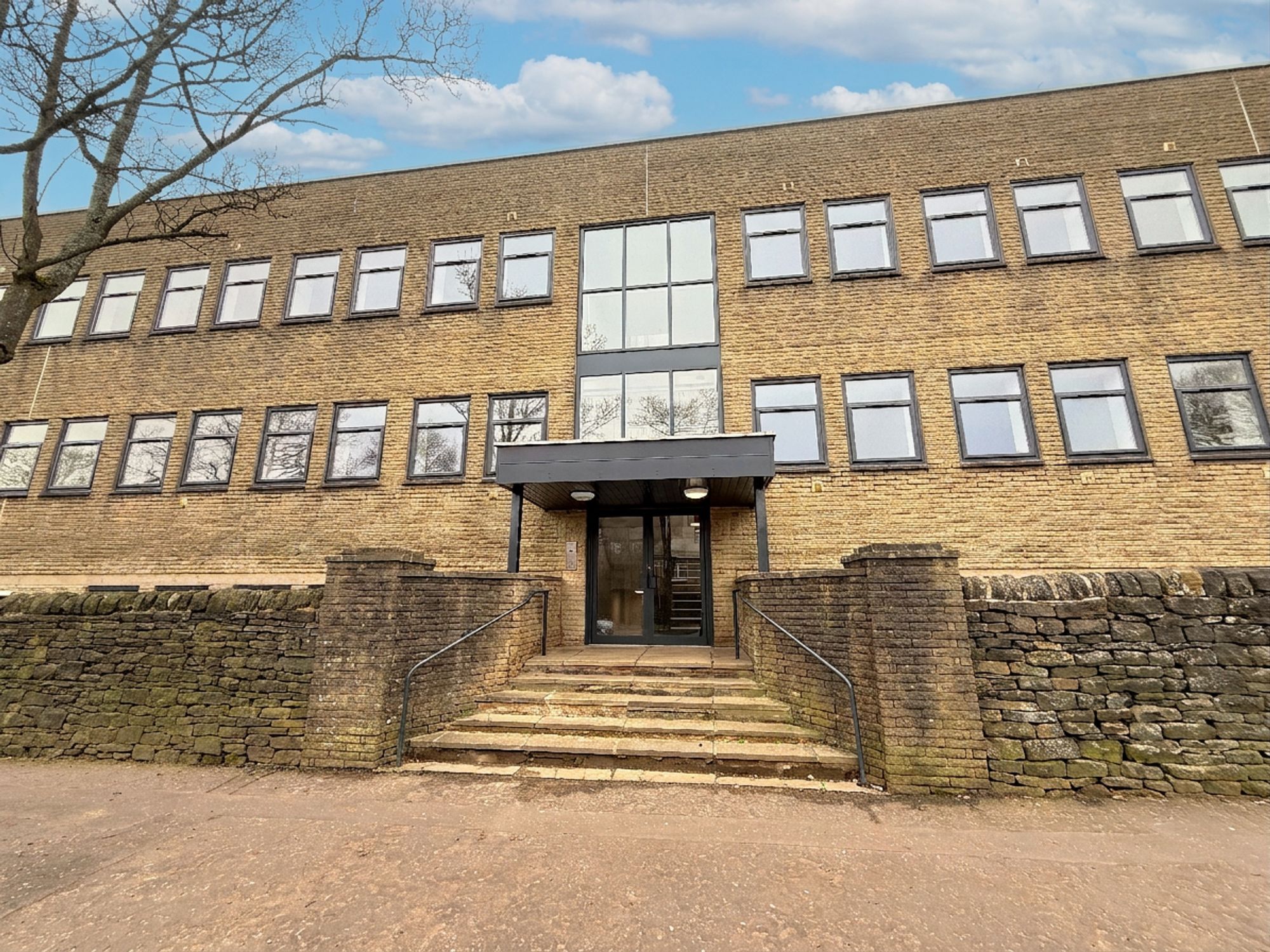 1 bed apartment to rent in Spring Hall Lane, Halifax  - Property Image 1