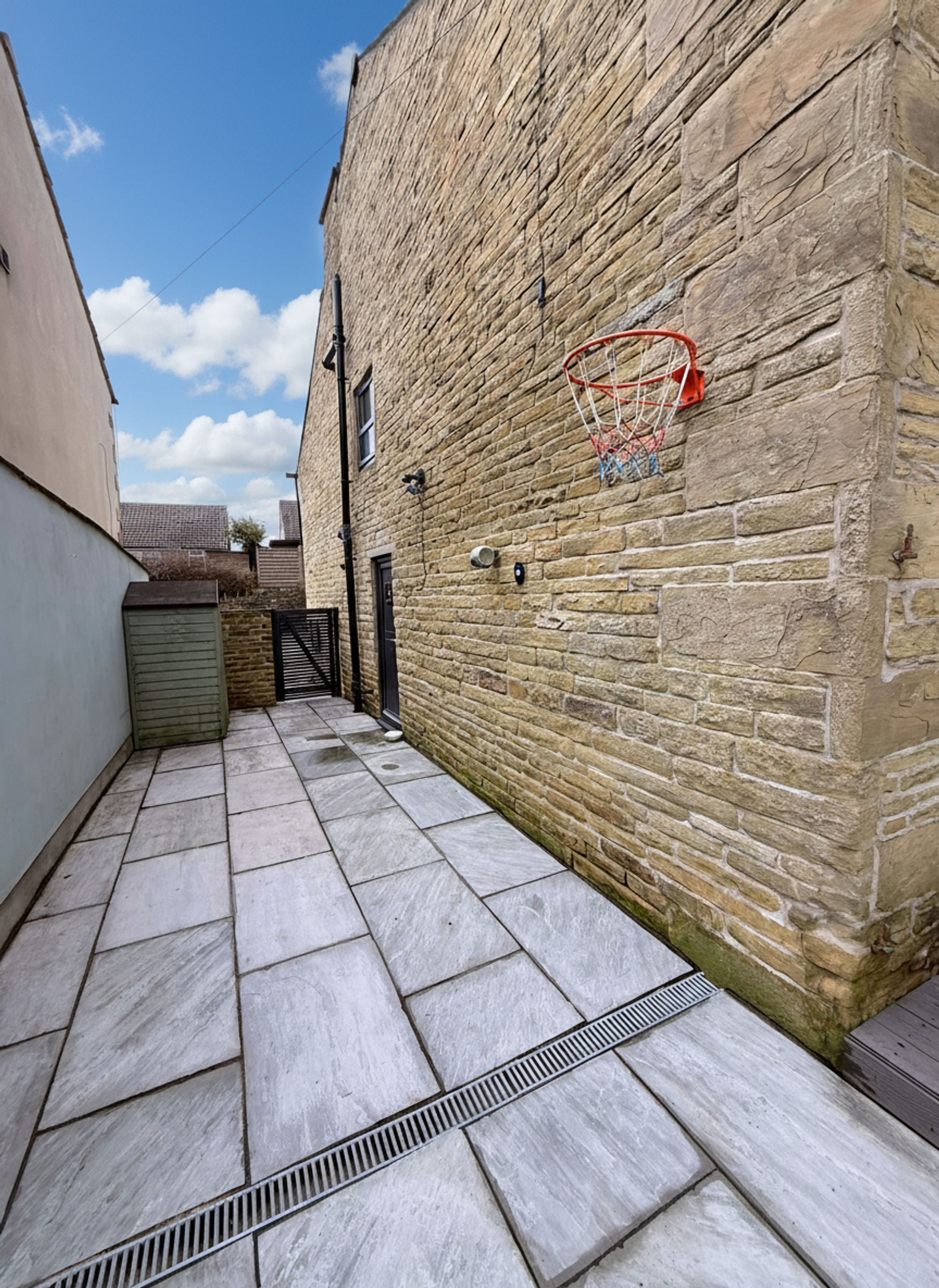 3 bed semi-detached house for sale in Cain Lane, Halifax  - Property Image 35