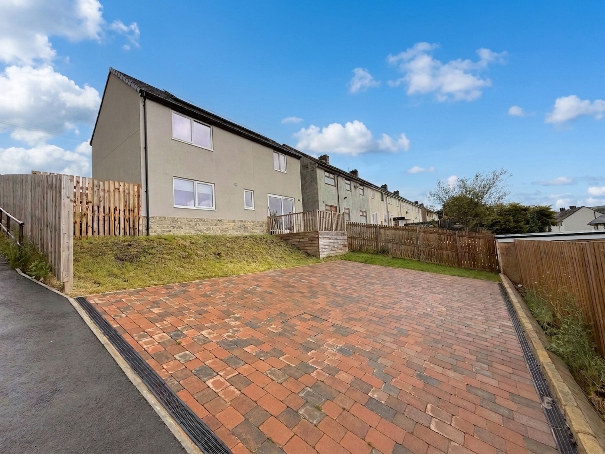 3 bed detached house for sale in Clough Lane, Halifax 3
