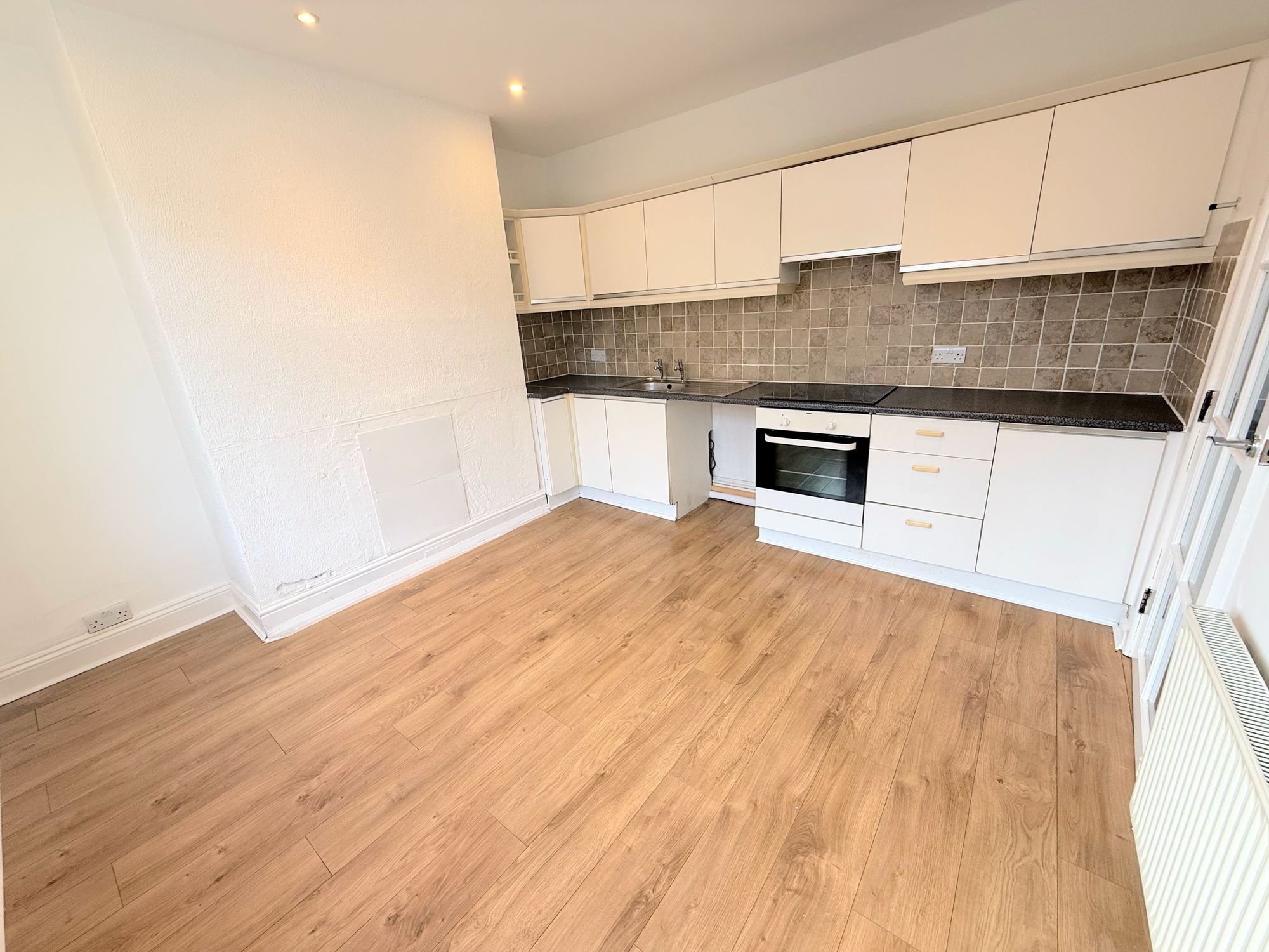 3 bed mid-terraced house for sale in Whitegate Road, Halifax  - Property Image 3