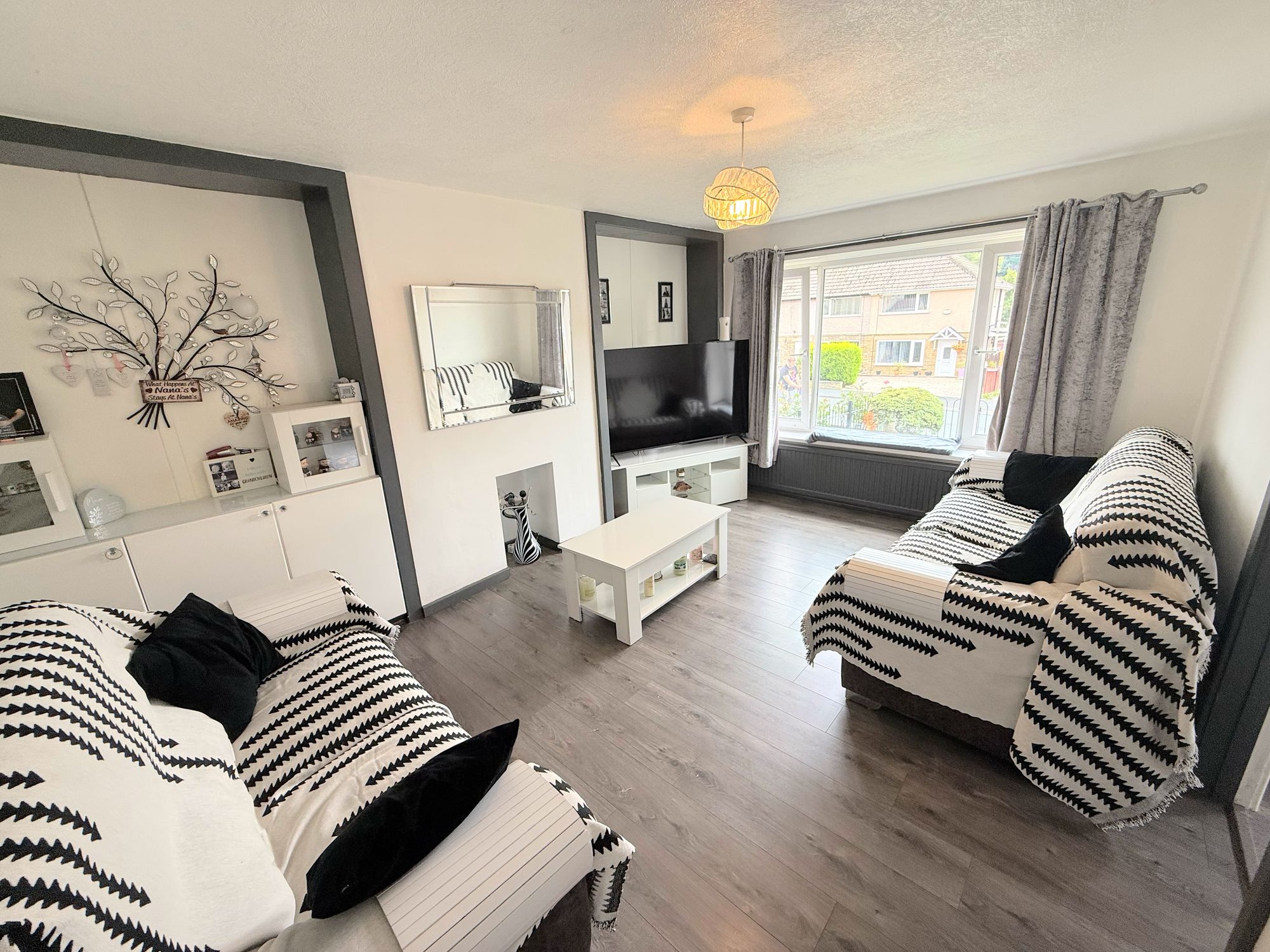 2 bed semi-detached bungalow for sale in Meadow Lane, Halifax  - Property Image 3