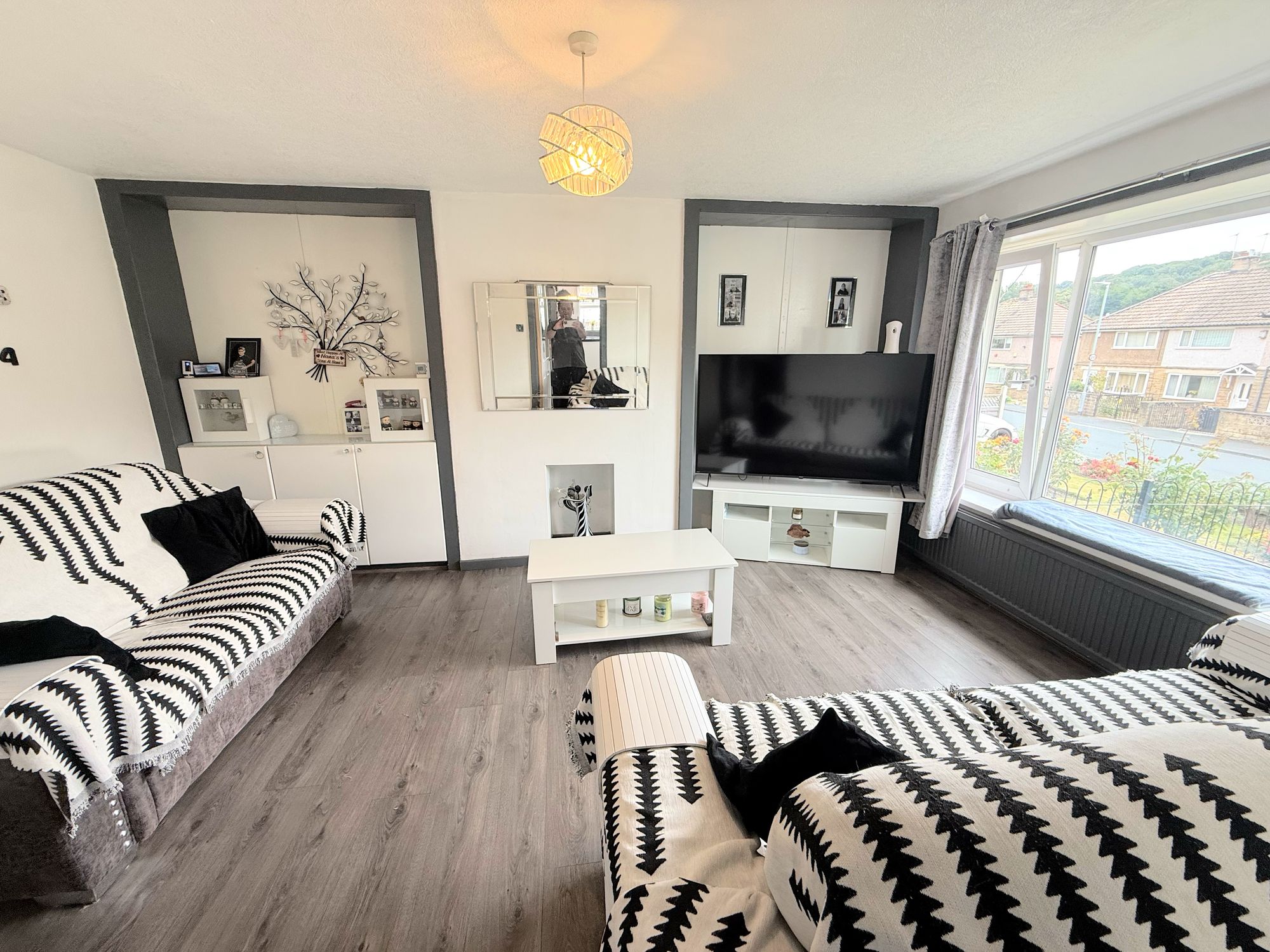 2 bed semi-detached bungalow for sale in Meadow Lane, Halifax  - Property Image 6