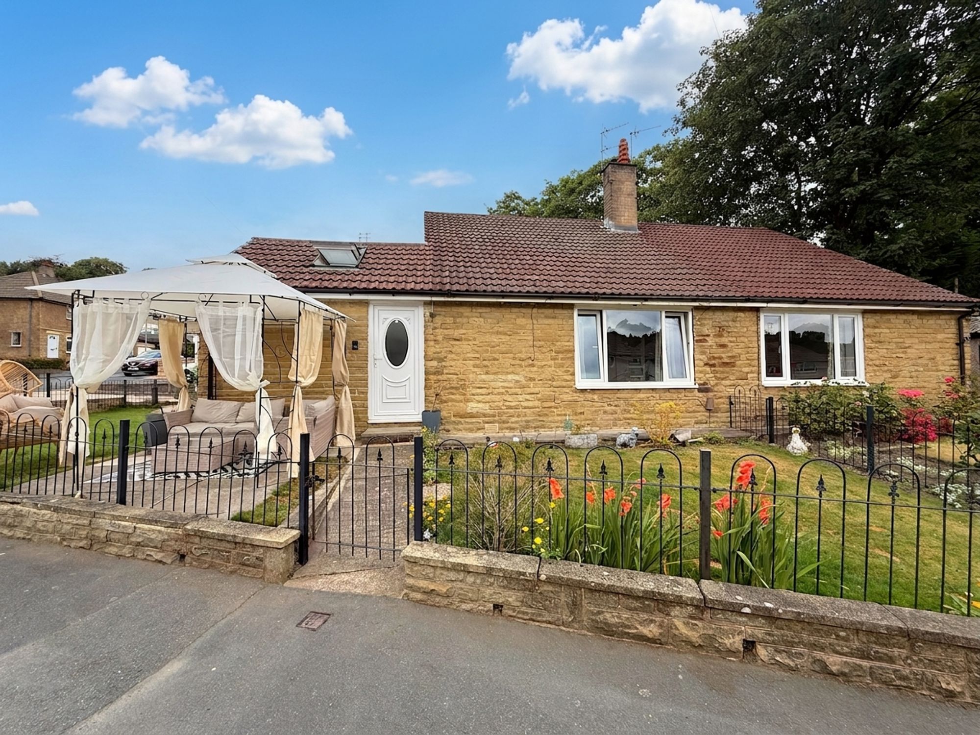 2 bed semi-detached bungalow for sale in Meadow Lane, Halifax, HX3