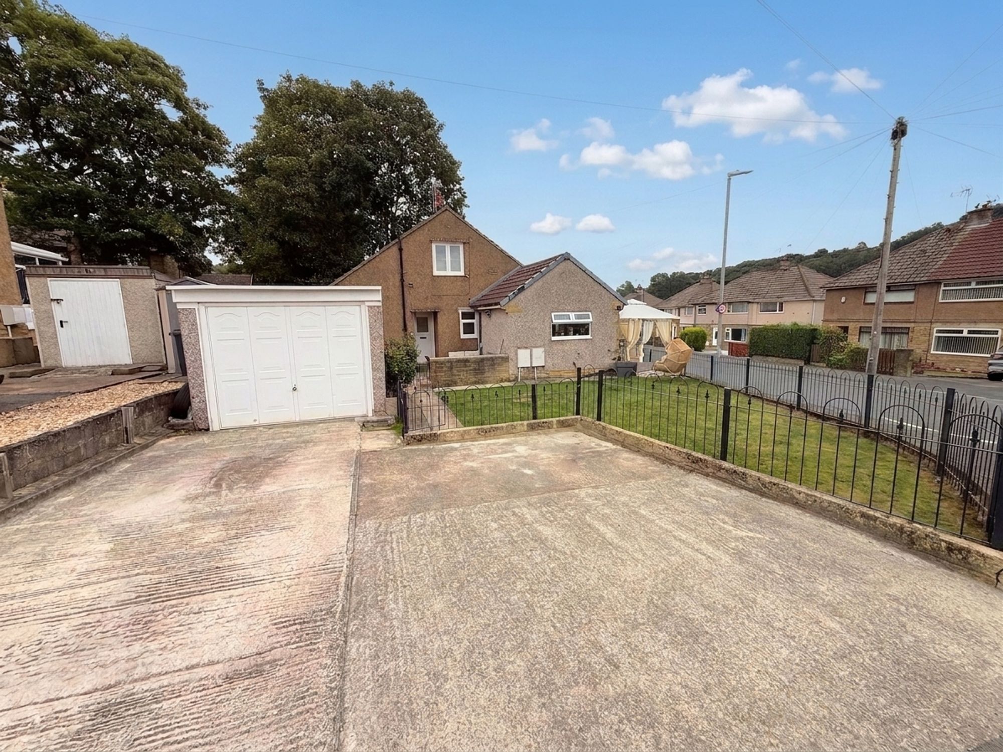 2 bed semi-detached bungalow for sale in Meadow Lane, Halifax 3