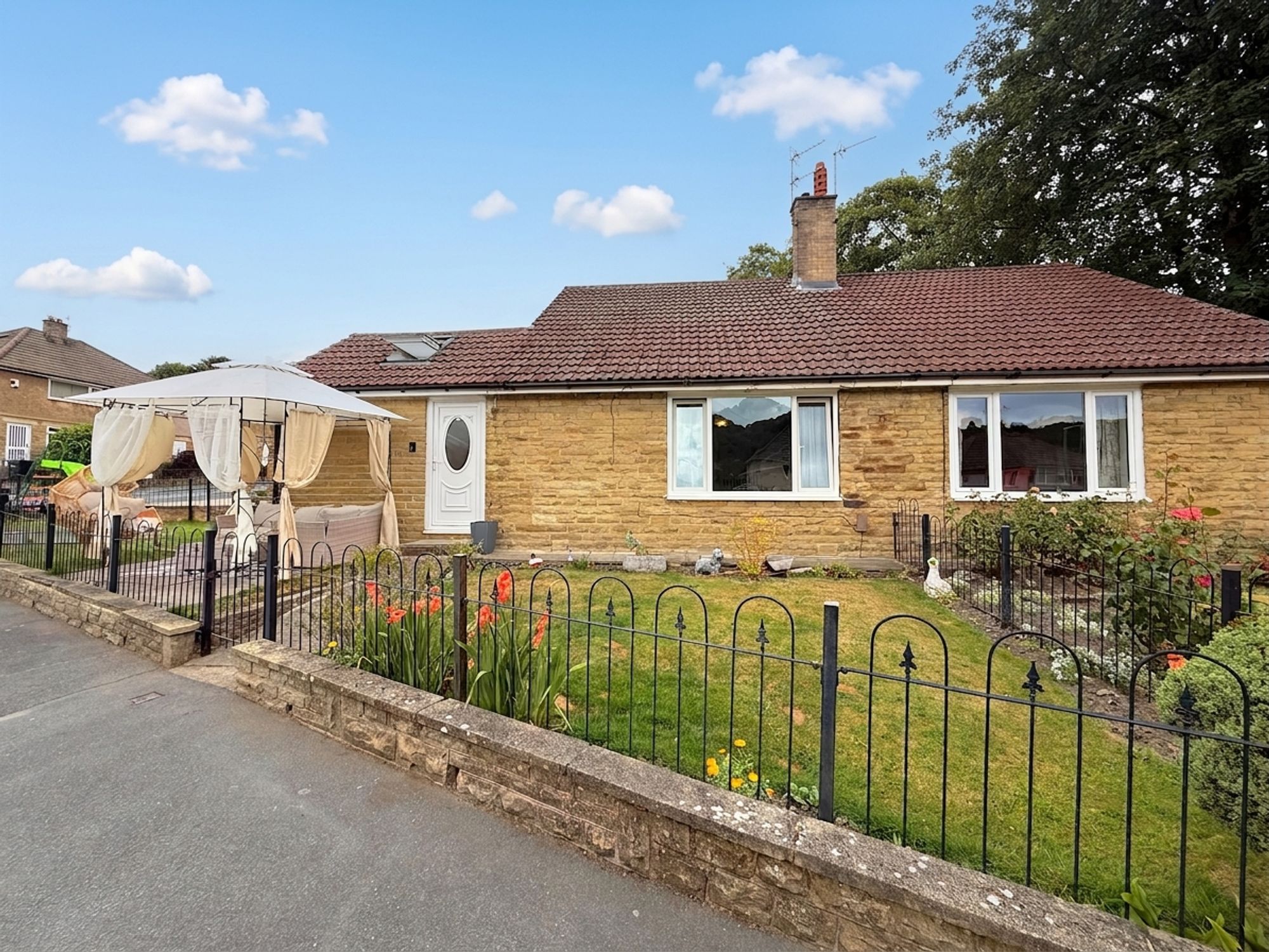 2 bed semi-detached bungalow for sale in Meadow Lane, Halifax 15