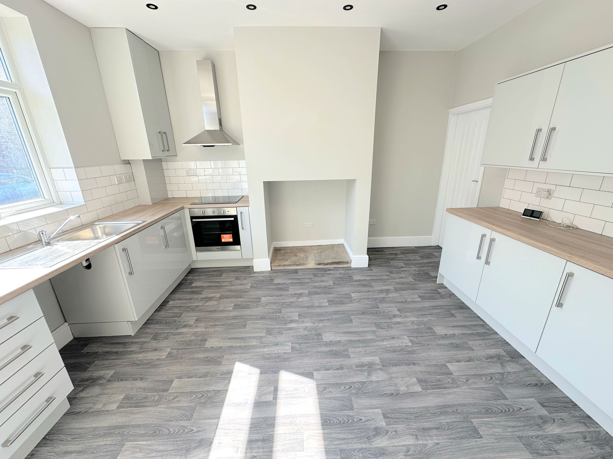 4 bed mid-terraced house to rent in Boston Street, Sowerby Bridge 1