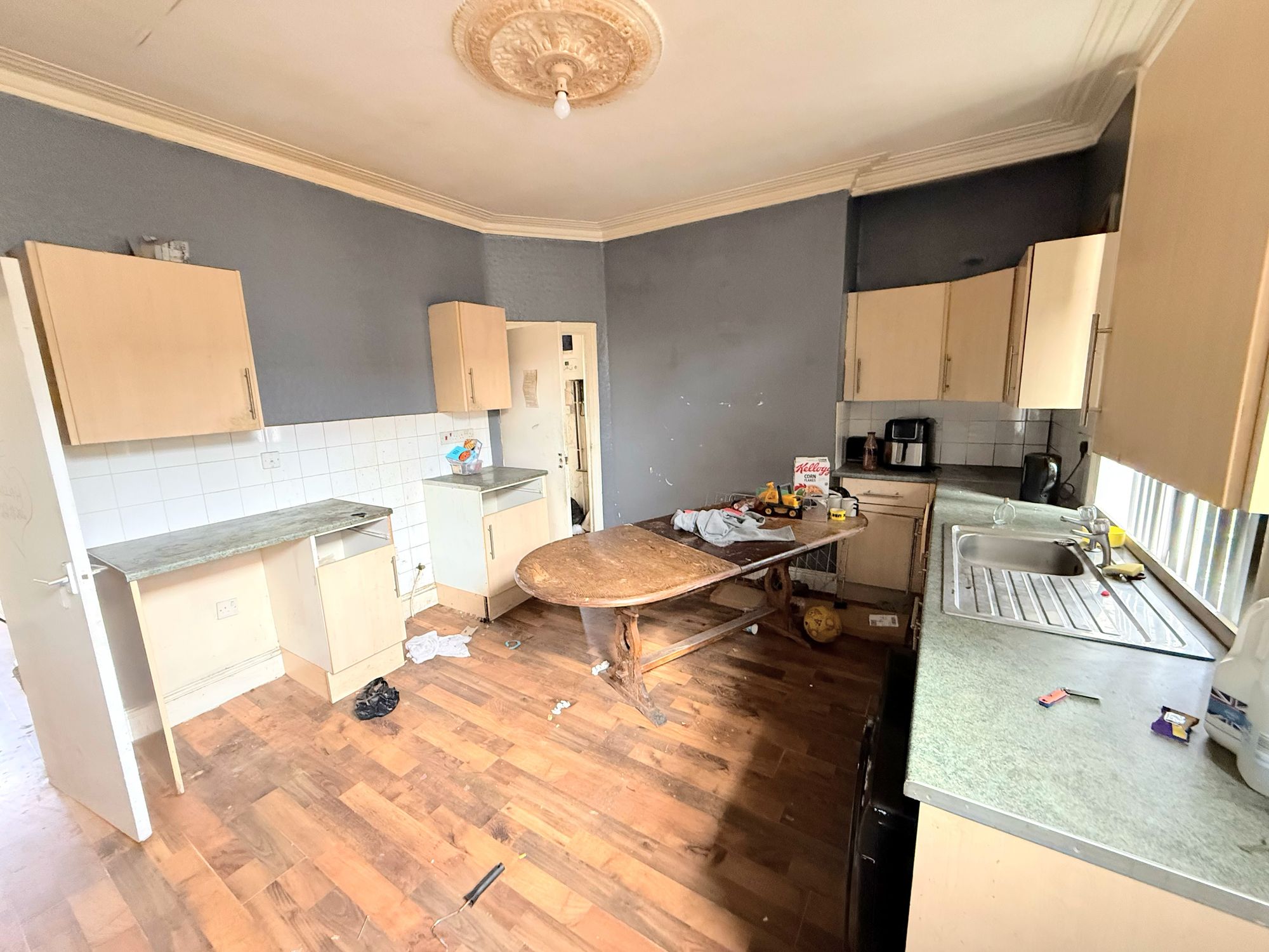 3 bed end of terrace house for sale in Newstead Heath, Halifax  - Property Image 3
