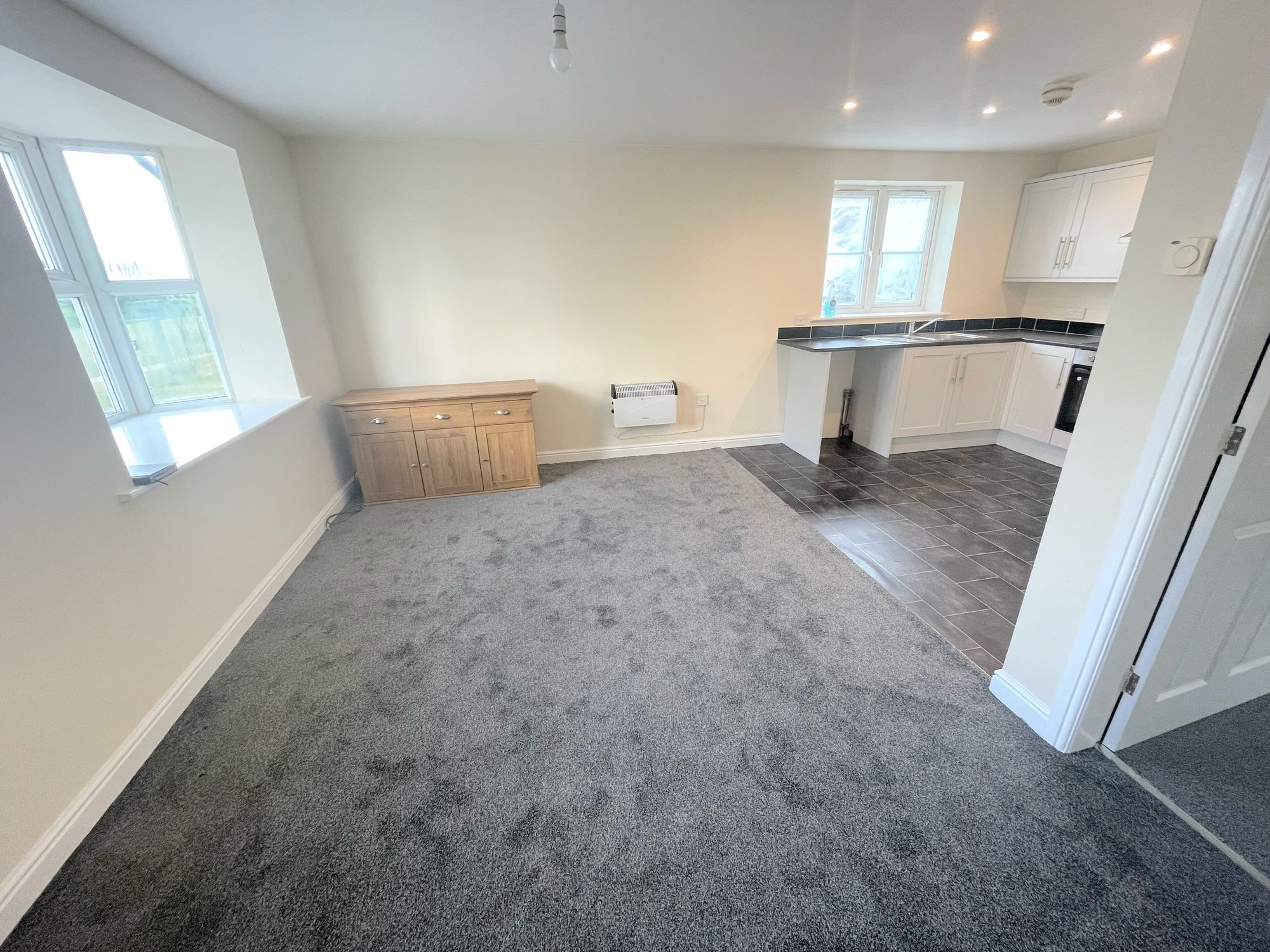 1 bed ground floor flat to rent in Keighley Close, Halifax  - Property Image 3