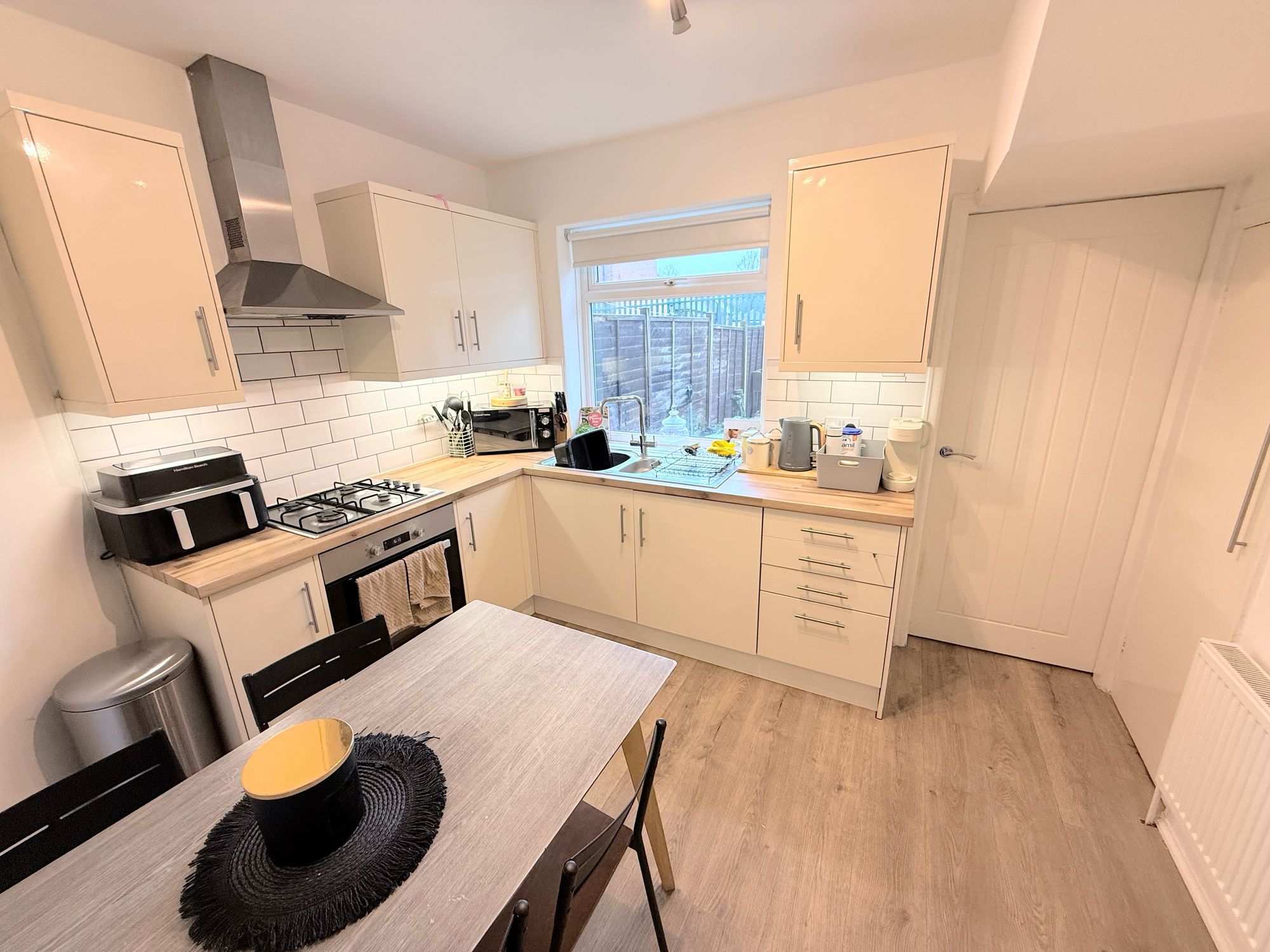 2 bed semi-detached house for sale in Lee Mount Gardens, Halifax  - Property Image 10