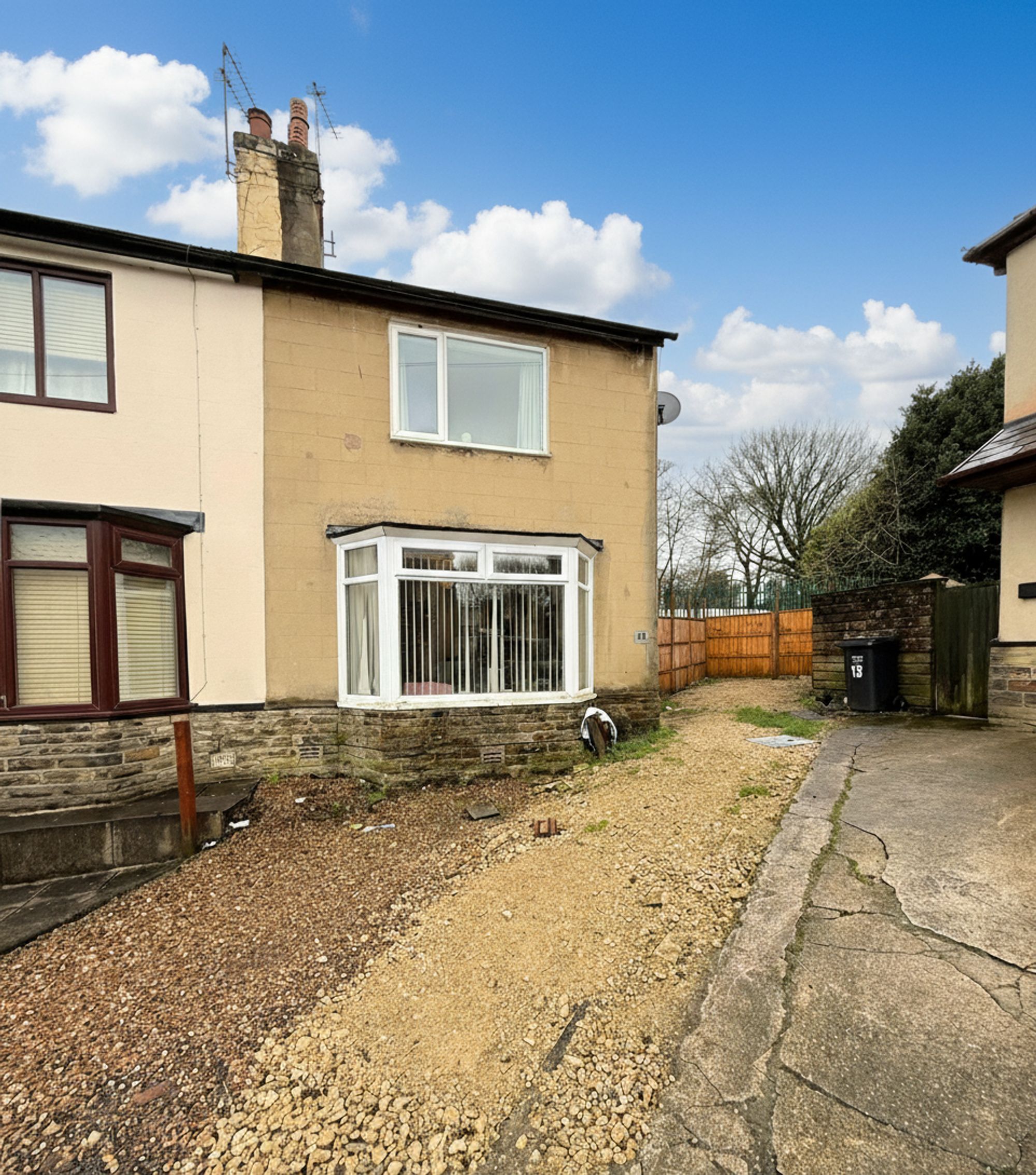 2 bed semi-detached house for sale in Lee Mount Gardens, Halifax  - Property Image 5
