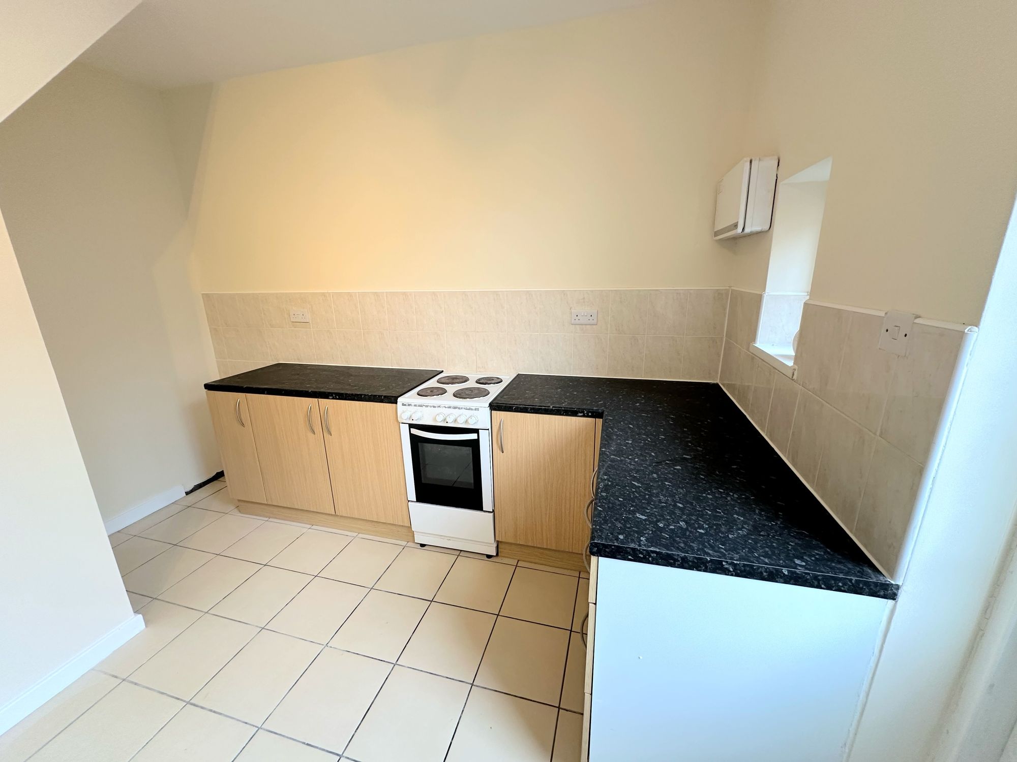 2 bed mid-terraced house to rent in Woodside Road, Halifax 7